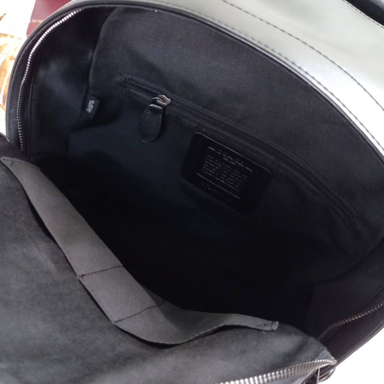 COACH WEST BACKPACK IN SIGNATURE CANVAS WITH VARSITY STRIPE (COACH 3001)😎กระเป๋าเป้ กระเป๋าสะพาย รุ่นหายาก ที่มีมาไม่บ่อย// วัสดุแคนวาส ผสมหนังแท้ หนังนิ่ม ทรงสวย จุของได้เยอะ ลาย SIGNATURE โดดเด่น ดูดีม๊าก!!// มีช่องหลัก แยกเป็น 2 ช่อง สามารถแยกเ