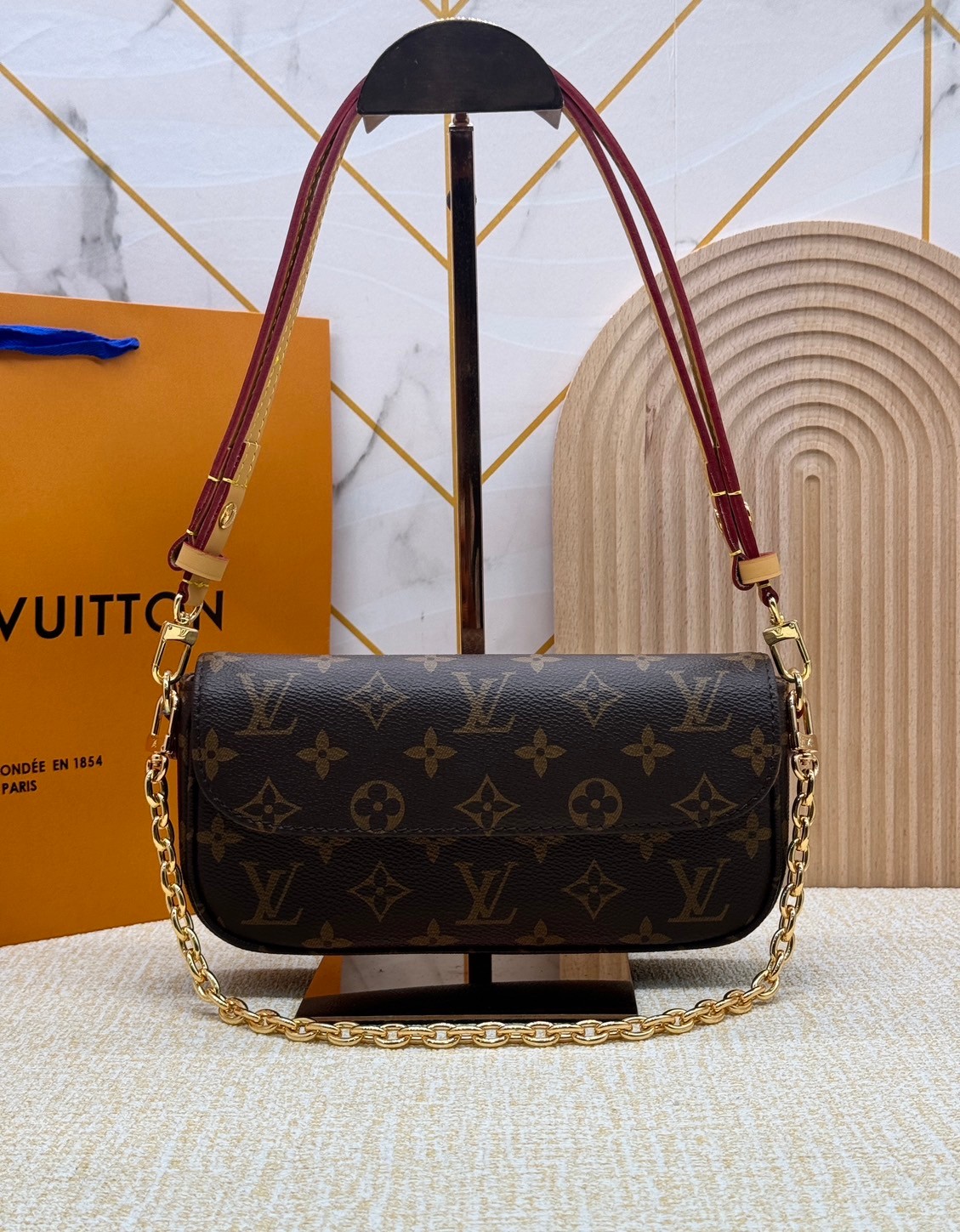 LV Wallet on Chain Ivy / LV IVY BAG กระเป๋าสะพายรุ่นยอดนิยม ใช้งานได้ทั้งธีมกลางวันและกลางคืน สวยหรู ดูแพงที่ถูกต้องมาก เกรดออริ 1:1 ใช้งานต่างประเทศได้