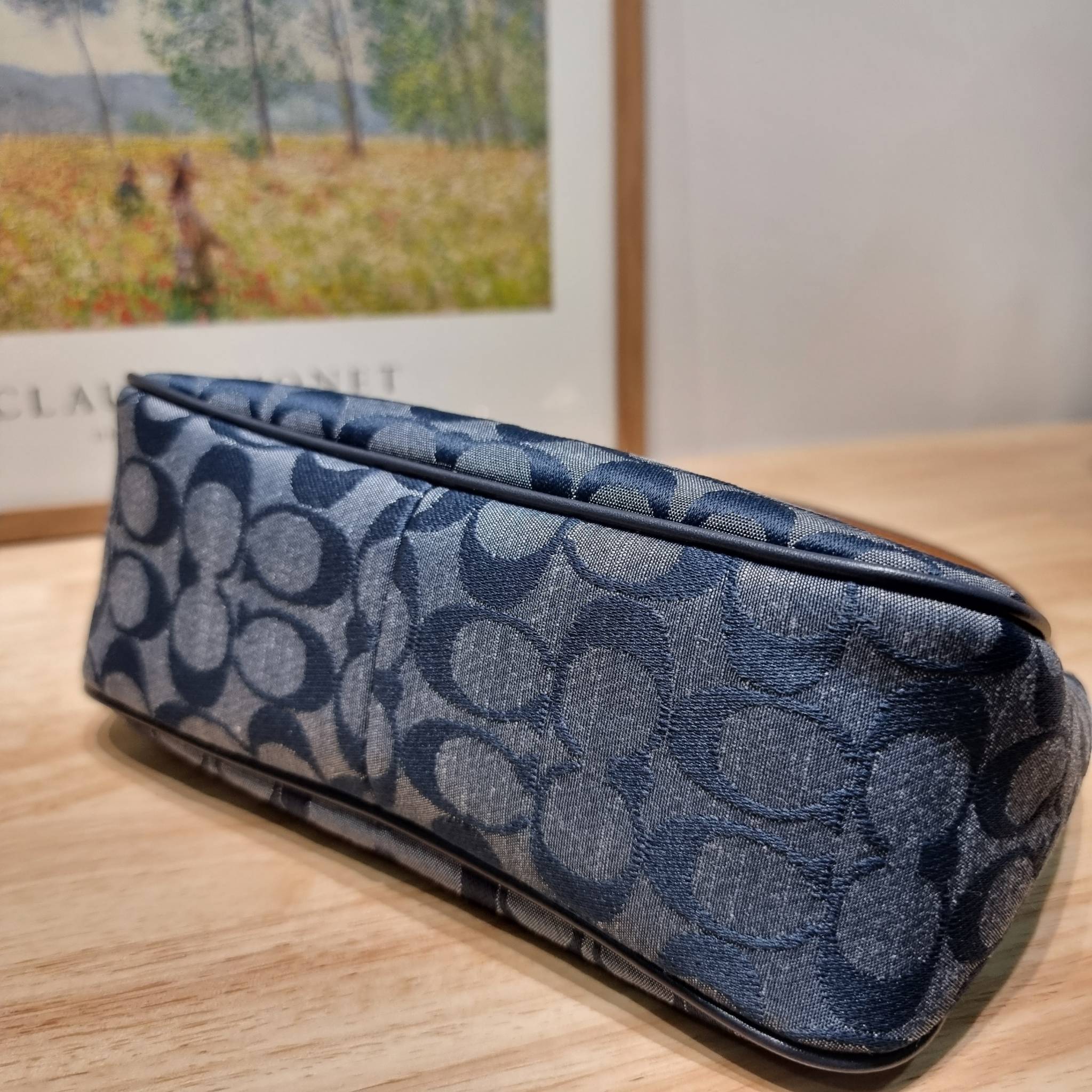 COACH NOLITA 19 IN SIGNATURE CHAMBRAY CH149 พร้อมส่ง คอลเลคชั่นใหม่ น่ารักน่าใช้ ในสไตล์คลาสสิค กระเป๋าทรงพอชขนาดมินิ ที่สามารถสะพายไหล่ และกึ่งคล้องมือใช้ได้ 2 สไตล์