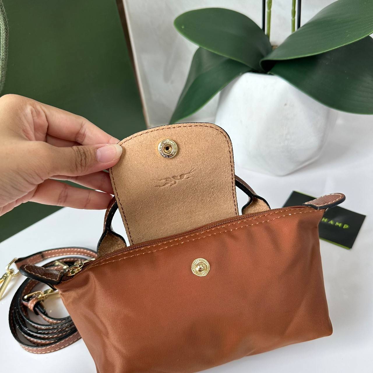 LONGCHAMP LE PLIAGE ORIGINAL Pouch with handle กระเป๋าใบเล็กขนาดกระทัดเหมาะกับใส่ของจำเป็นจุกจิก กันน้ำได้ พร้อมส่ง