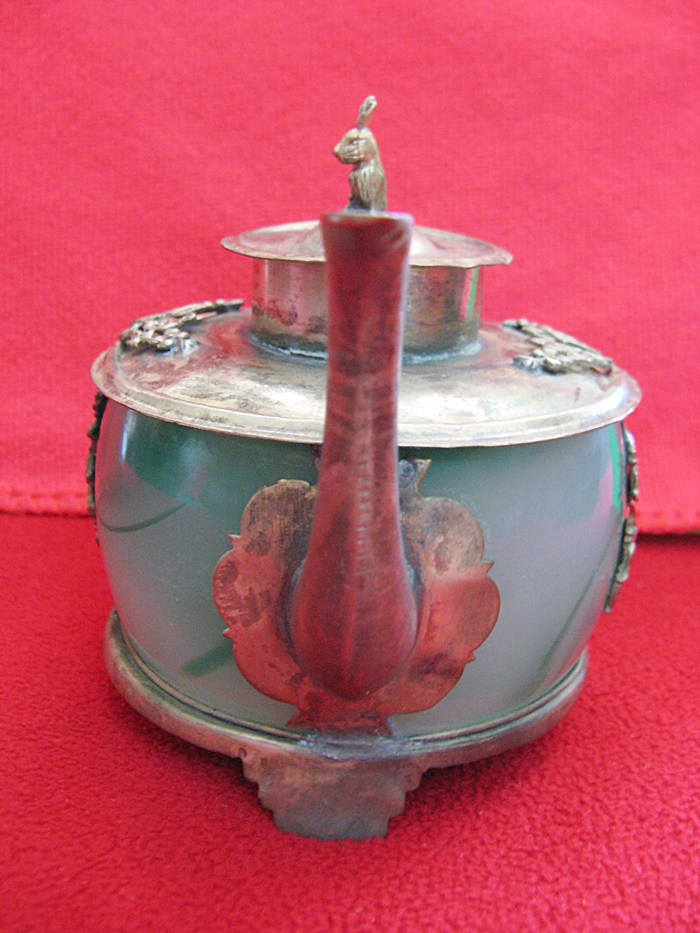 สินค้าหมดค่ะ กาน้ำหินหยกสีเขียว ฉลุลายมังกร-ผีเสื้อ จากเมืองจีนค่ะ