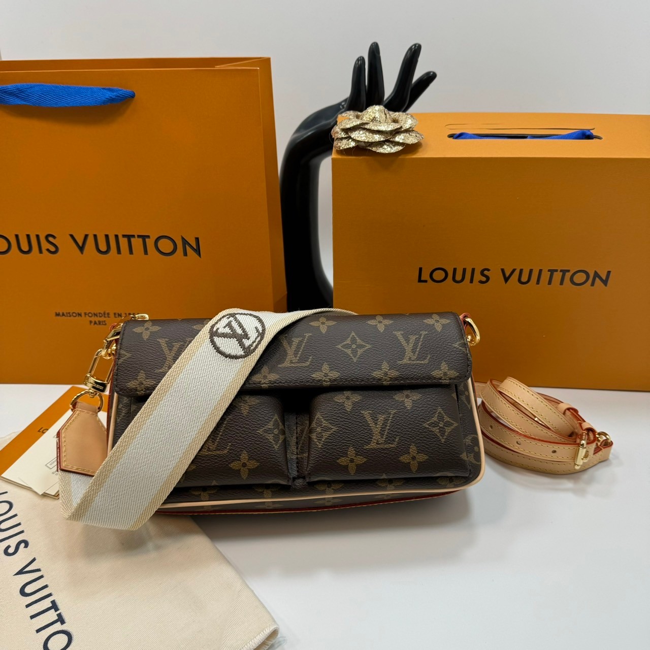 LV Vivacité Monogram Monogram Canvas กระเป๋าถือสะพายลายโมโนแกรม เกรดออริ ท็อป 1:1 เกรดแคนวาสแท้อย่างดี ลายคมชัด ใช้งานต่างประเทศได้