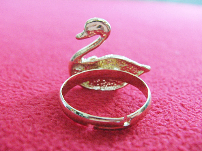 สินค้าหมดค่ะ แหวนหินมูนสโตน โรเดียมสีทอง รูปหงส์(ความรัก)ค่ะ