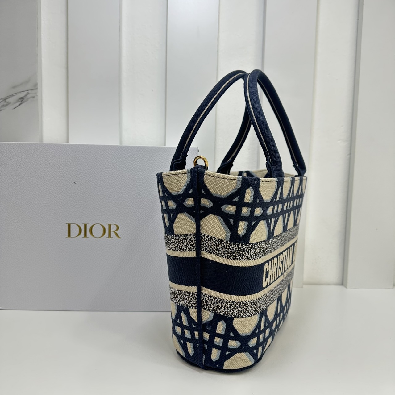 DIOR Hat Basket Bag / DIOR NEW LINE TOTE / DIOR KID TOTE กระเป๋าทรงโท้ทรุ่นใหม่ เอกษณ์ความหรูหรา โดดเด่นสวยงาม
