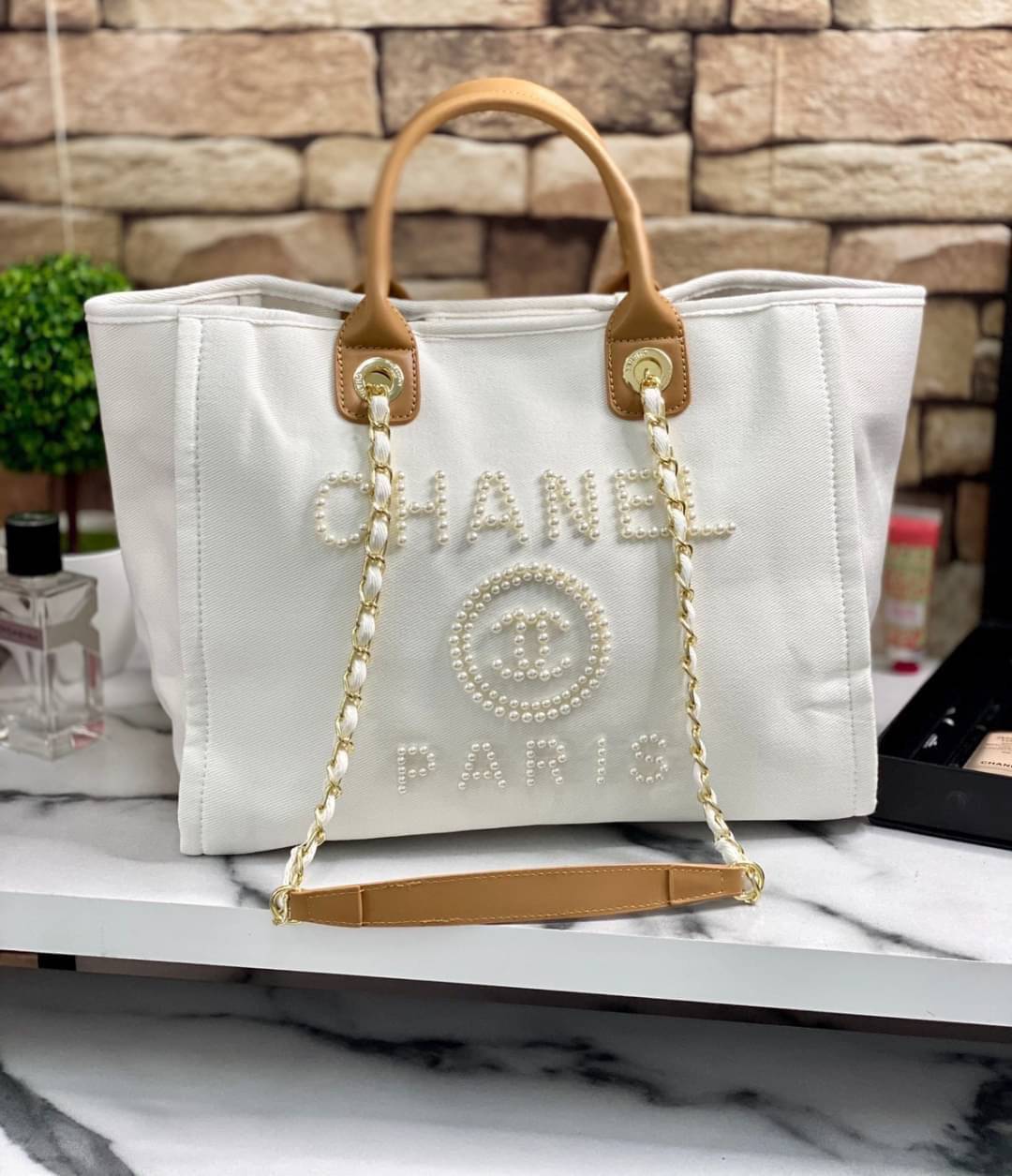 Chanel Shopping Bag VIP Gift denim canvas and leather กระเป๋าผ้าแคสวาส งานปักมุกหรูหรามาก เกินเรื่องมาก ดูแพงสุด!! งานแพงงานสวยจ้า ใบใหญ่จุใจใส่ของได้เยอะ ตามคำเรียกร้อง ถือชิคๆๆ เหมาะกับSummerสุดๆ มีใบเดียวจบ สวยหรูคุณนายสุดๆเลิศมากค่า