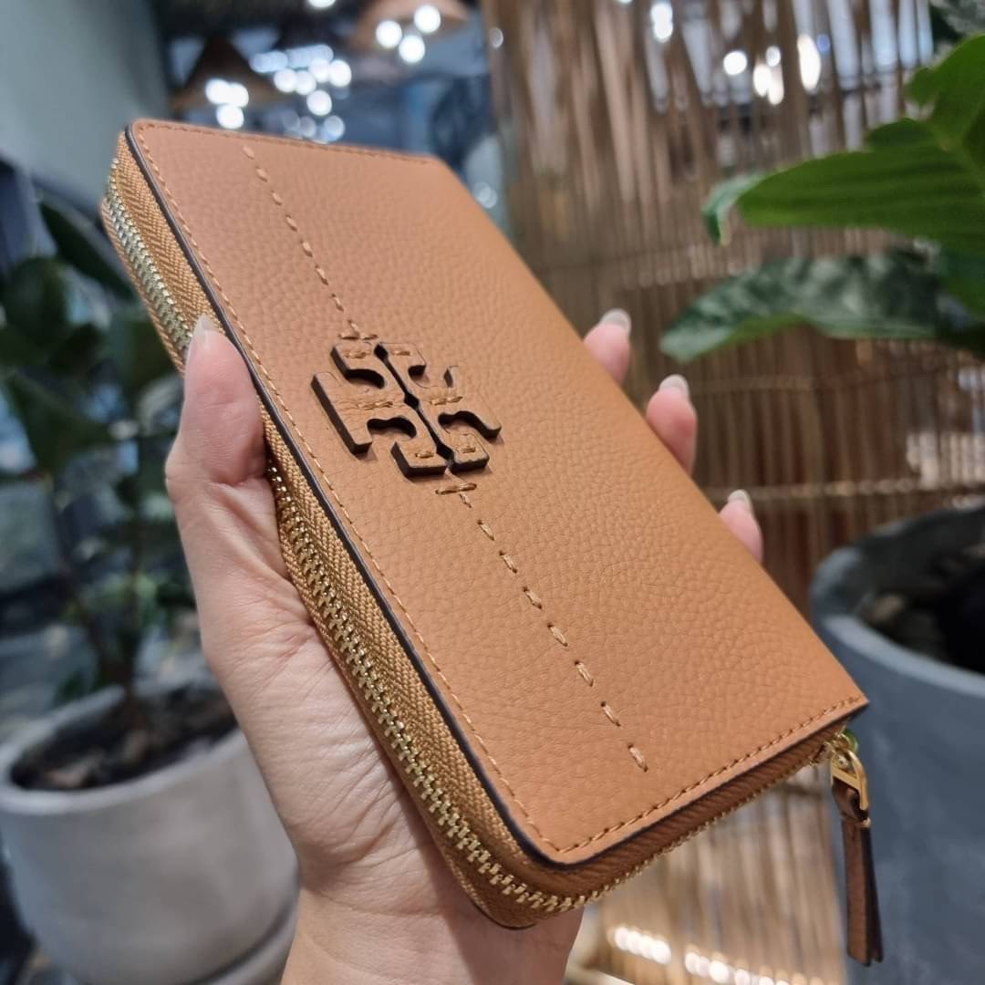 TORY BURCH MCGRAW ZIP CONTINENTAL WALLET กระเป๋าสตางค์ใบยาวรุ่นหายาก จัดเต็มสีสวยพร้อมส่ง ขนาดกำลังพอเหมาะ วัสดุหนังวัวสัมผัสดีมาก
