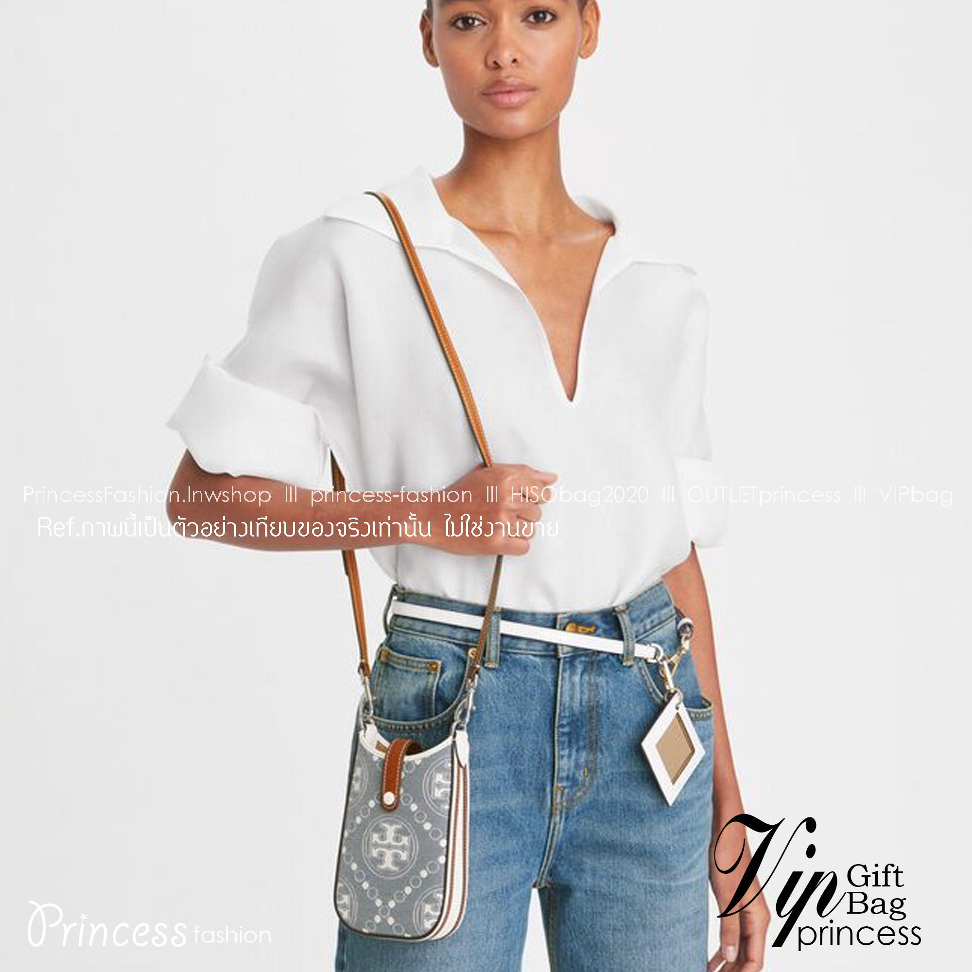 TORY BURCH T MONOGRAM DENIM PHONE CROSSBODY คอลเลคชั่นใหม่รับซัมเมอร์นี้ กับกระเป๋าสะพายข้างถนอมโทรศัพท์ ดีไซน์โทนสีฟ้า สวยคม วัสดุผ้าเดนิมตัดสลับหนัง