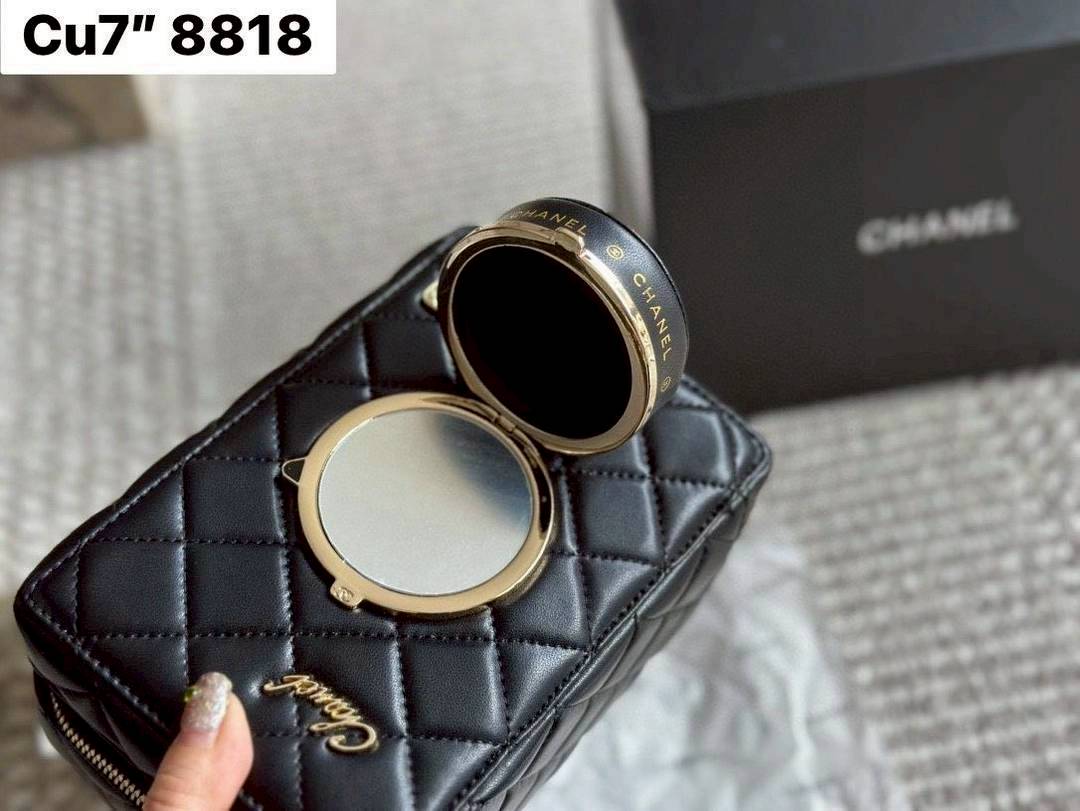 Chanel 24 camera bag Spring 2024 กระเป๋าสะพายทรงกล้อง เก๋มากสุดไอคอนิก ดีไซน์เป็นเอกลักษณ์ ดูแพงเกินเรื่อง มีความโดดเด่นดีไซน์คล้ายเลนส์ด้านหน้าเปิดเป็นกระจกได้