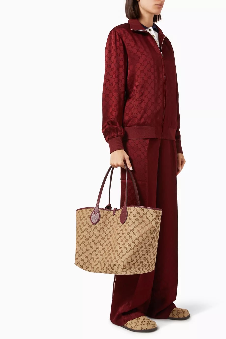 ORI หนังแท้ | Gucci Totissima medium reversible tote bag / Gucci Tote Bag กระเป๋าทรงสะพายทรงโท้ท ใช้งานได้ 2 ด้าน ดีไซน์ใหม่ล่าสุด ด้านหนัง และด้านแควสวยลายโลโก้ สวยหรูเรียบง่าย มาพร้อมใบเล็กเข้าเซ็ท ภายในโล่งกว้าง จุของได้เยอะจุใจ