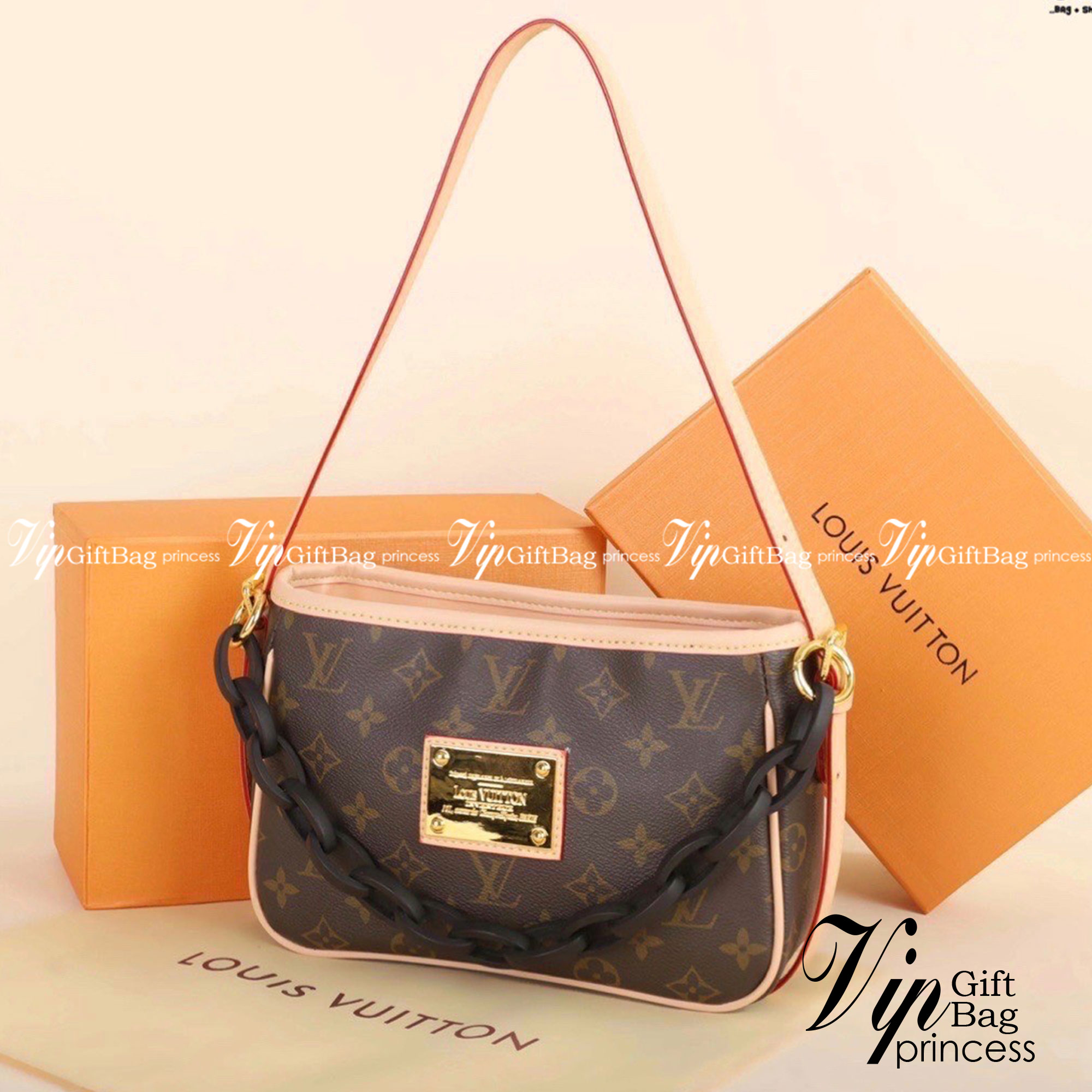 LV CROSSBODY BAG / LV POCHETTE Bag รุ่นใหม่ล่าสุด กระเป๋าสะพายงานหรูหราและมีสไตล์ สวยปังมั้ยไหว ใบจริงสวยมากกกก ได้สวยก่อนใคร ต้องจัดแล้วจ้าคอลเลคชั่นใหม่ล่าสุด ดีไซน์ไซส์กะทัดรัด เหมาะกับการเก็บของสำคัญของสาวๆ ได้อย่างมั่นใจ สะพายได้แบบคล่องตัว ทรงสวย ให