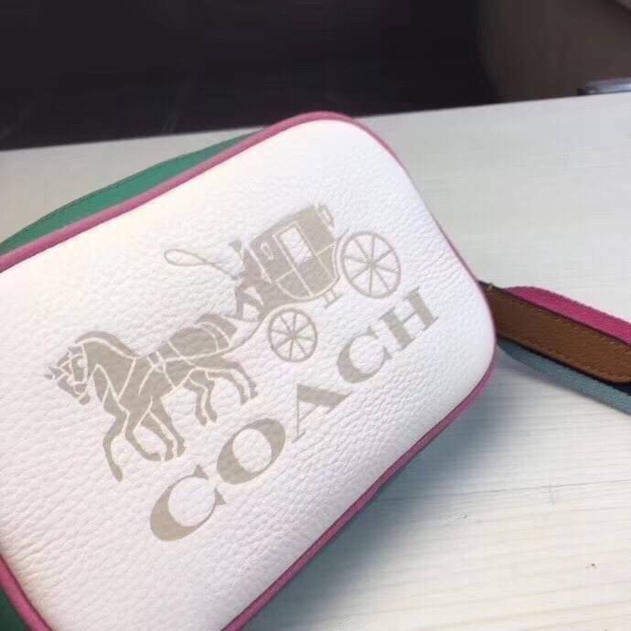 COACH JES CONVERTIBLE BELT BAG IN COLORBLOCK 2IN1 !! กระเป๋าคาดอก/สะพายข้าง ใช้ได้ถึง 2 แบบ!! คุ้มค่ามากที่สุด!! วัสดุหนัง pepble ดีไซน์เรียบ แต่หรู ภายในเป็นช่องโล่ง ใบนี้สาวๆที่ไม่ชอบพกของเยอะ เหมาะมากๆน้า 🙇♀️ ของดีราคาจับต้องได้ ไอเท็มนี