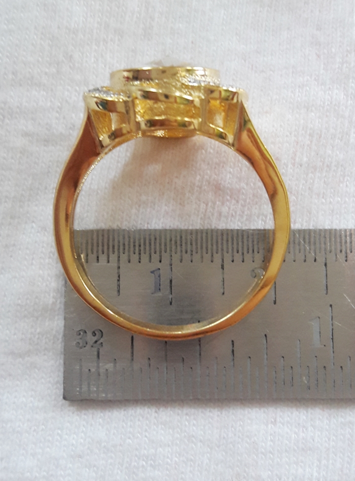 แหวนกังหัน4ใบ รุ่นดอกไม้ เสริมดวงเนื้อทองเหลืองชุบทองประดับเพชรพร้อมกล่องกำมะหยี่ค่ะ