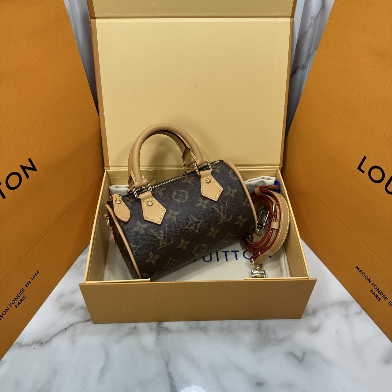 LV Nano Speedy bag Monogram Canvas กระเป๋าสะพายสปีดี้ไซส์มินิ ปุ๊กปิ๊กน่ารัก สวยหรูดูดี ดาราเซเลปใช้เพียบ รุ่นที่สวยงามตลอดกาล สาวๆ ควรมีติดไว้ซักใบ งานจริงสวยดูแพงมากค่า