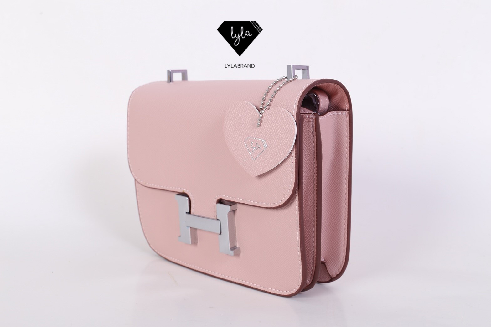 LYLABRAND🔔 Constance ไซต์ 18 สุดฮอต รุ่นนี้หนัง Epsom , PU top premium นะคะ หนังดีเลอค่าน่าสอยมากกก บอกคำเดียวเลยว่าเด็ดสุด !! เหมือนหนังแท้เบอสุดค่ะคูณผู้หญิง ลูกค้าเก่าน่าจะทราบกันดีอยู่แล้วว่าคุณภาพของร้านนี้ต้องมาเป็นอันดับหนึ่งเท่านั้น อิอิ ม