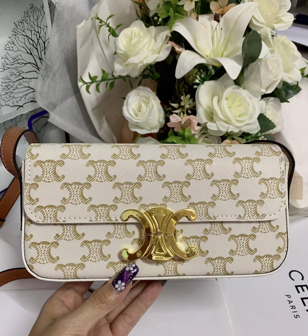 CELINE TRIOMPHE SHOULDER BAG VIP ดีไซน์ยอดนิยมสไตล์สาว LISA ทรงเหลี่ยมหนังSaffianoสวยหรูอยู่ทรง