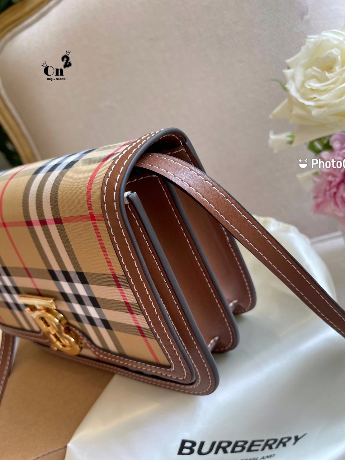 BURBERRY FRAGRANCES LEATHER CROSSBODY BAG / BB Shoulder Bag กระเป๋าสะพาย ทรงกล่อง เปิดหน้า อะไหล่ทอง สายสะพายยาวแบบครอสบอดี้ ได้ทุกลุค เกรดงานสวย.น่ารักมากๆ งานชนชอป ใช้ได้ Everyday Look เลยค่า