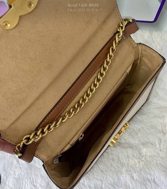 CELINE TRIOMPHE BAG VIP GIFT WITH PURCHASE (GWP) พรีเมี่ยมกิ๊ฟ Limited Edition จาก CELINE PERFUME DUTYFREE COUNTER วัสดุ Textile Canvas & CalfSkin ดีไซน์ทรงสี่เหลี่ยมผืนผ้า อะไหล่ทอง ด้านหน้าปักโลโก้แบรนด์เด่นชัด ด้านหลังมีช่องสำหรับใส่ของอีก 1 ช่อง สายสะ