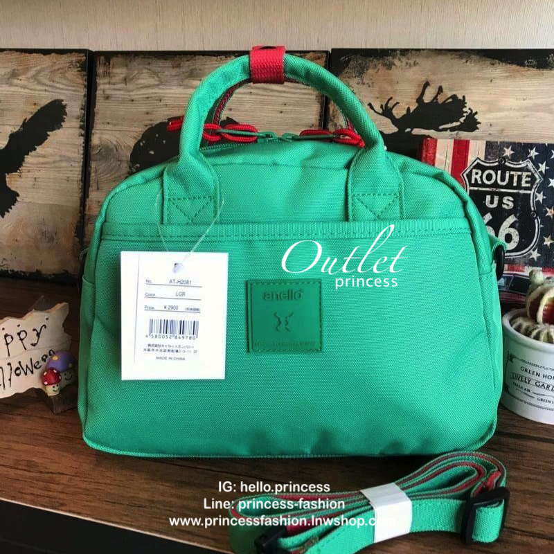 Anello 2Way mini boston Bag คอลเลคชั่นสีทูโทนสดใสต้อนรับลมร้อน กับกระเป๋าถือหรือสะพายข้าง วัสดุผ้าแคนวาสตัดสีทูโทน ที่หูจับมีตัวล้อคสาย มีฐานกว้างตั้งอยู่ทรง เหมาะกับการใช้งานที่สะดวกสบาย มีช่องใช้งานทั้งภายในและภายนอก ใส่ได้ทั้งกระเป๋าสตางค์ทรงยาว มินิไอ