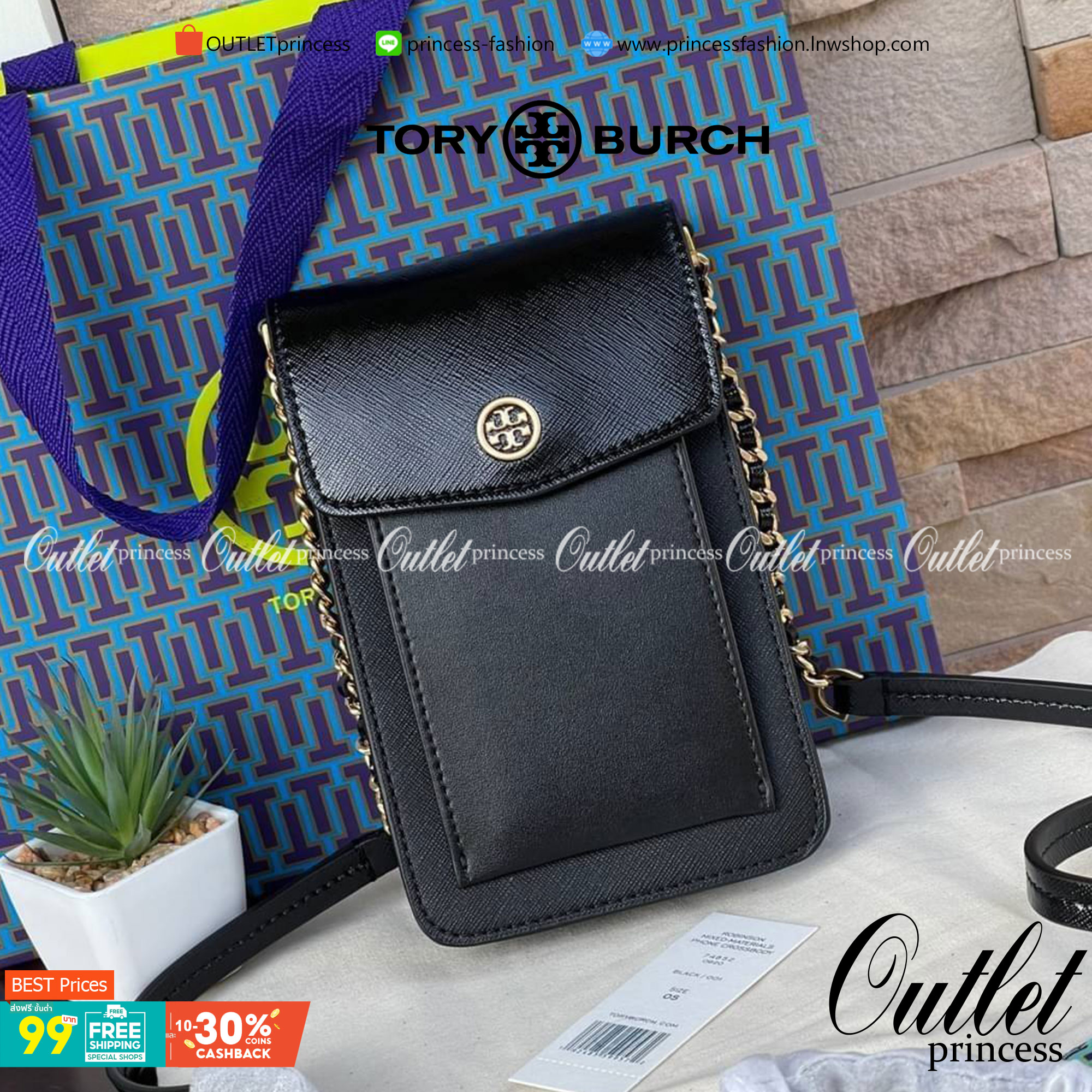 OUTLET 】Tory burch robinson mixed materials phone crossbody ไอเท็มหรูจากแบรนด์ดังอย่างTory burch อีกแบรนด์สุดคลาสสิกที่มีทั้งความเท่และความเรียบหรูลงตัว กับรูปทรงแบบมินิมอลสีเหลี่ยมมุมโค้งเรียบ ๆ ดีไซน์ฝาพับปิดกระเป๋าได้มิดชิด ยังมีลักษณะที่แนบกับตัวผู้ใช