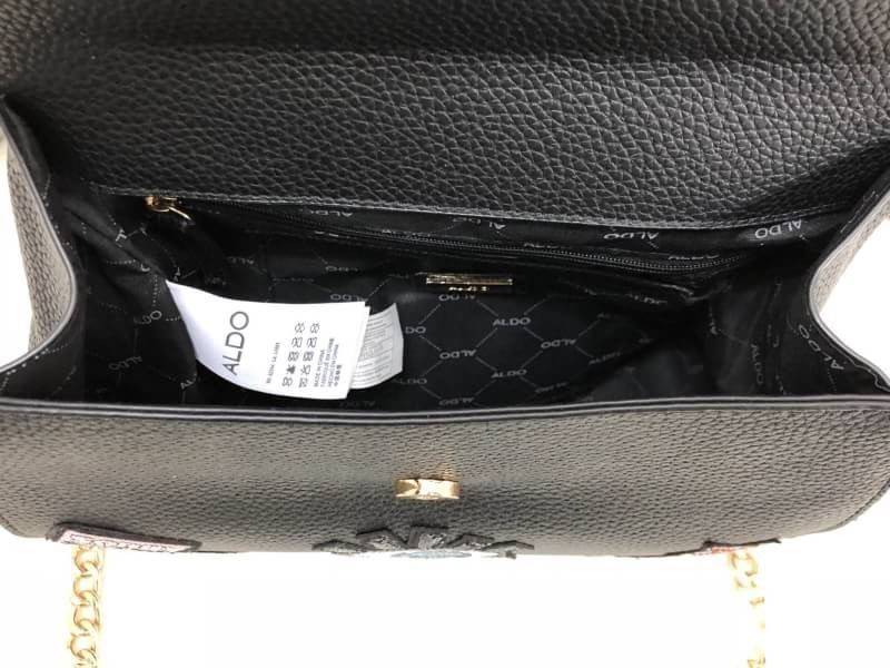 New!!! Aldo Handbag พร้อมส่ง กระเป๋าถือหรือสะพายข้าง ลายหนังลิ้นจี้ ลายหนังสวยมาก และอะไหล่ทอง เปิดปิดกระเป๋าแบบแม่เหล็ก ด้านในโล่งใส่ของได้จุ มีช่องซิปหนึ่งช่องและช่องเล็กใส่ของจุกจิก ซัปในลายแบรนด์ ด้านหลังกระเป๋ามีช่องซิปอีกช่อง มาพร้อมสายสะพายถอดออกได