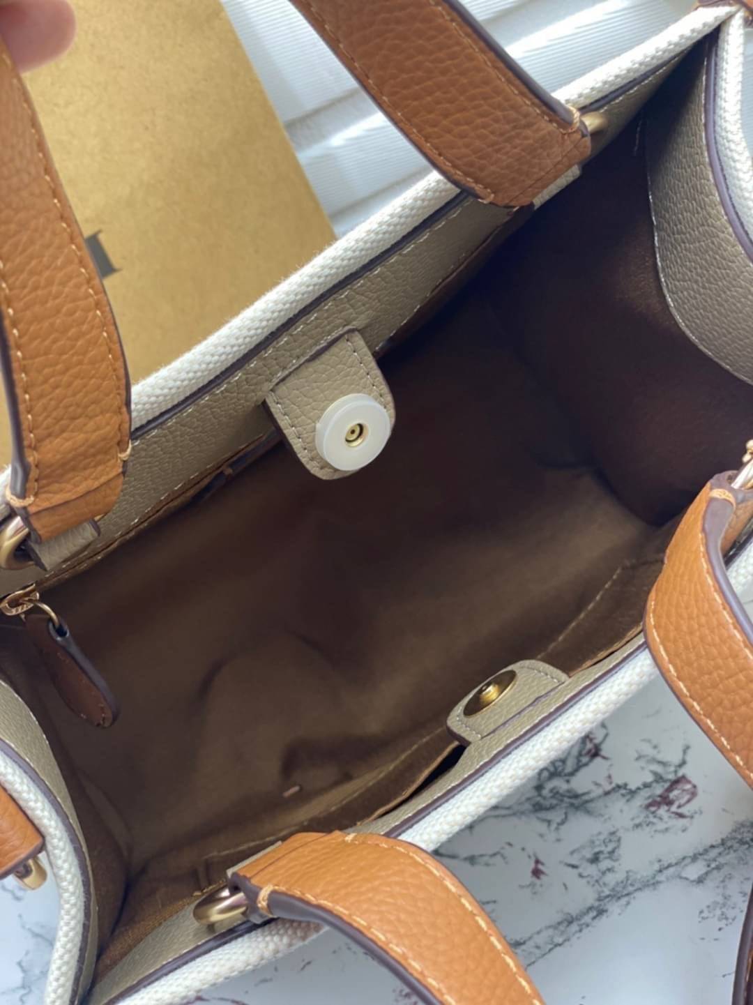 COACH DEMPSEY TOTE 22 WITH DREAMY VEGGIE PRINT (COACH C8253) พร้อมส่งที่ไทย