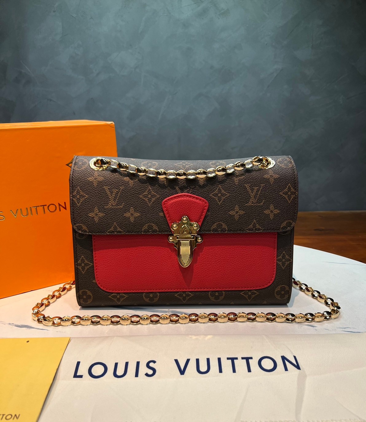 หนังแท้ LOUIS VUITTON VICTOIRE BAG พร้อมส่งที่ไทย