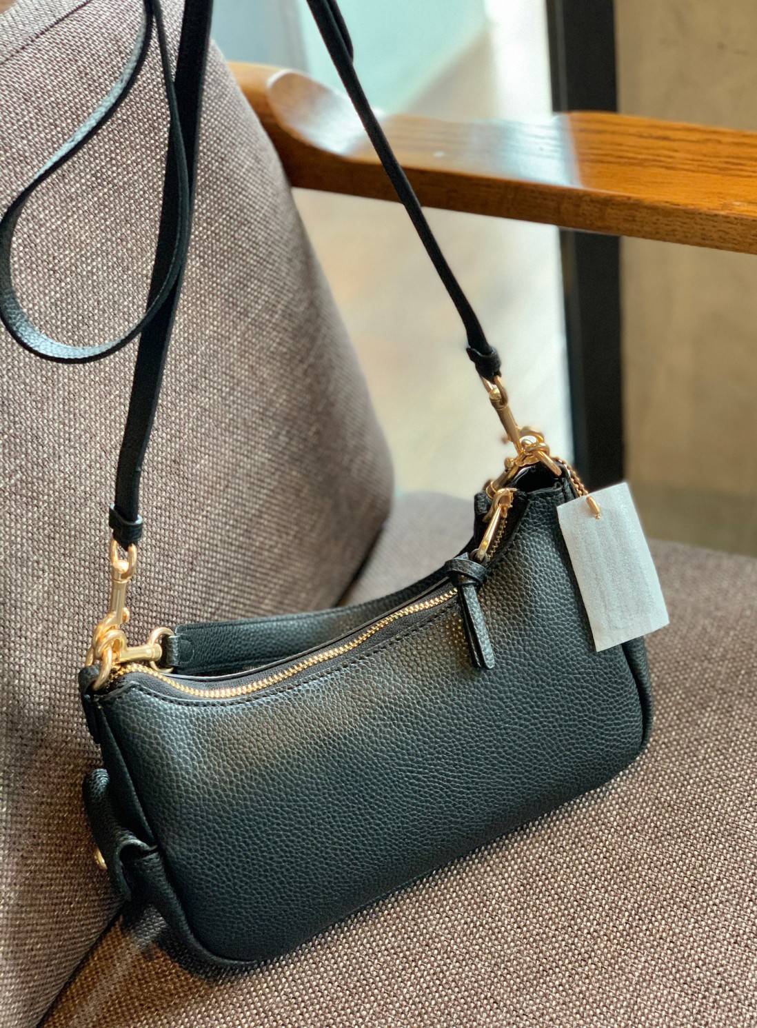 น้องออกใหม่ล่าสุดสวย หักใจไม่ลงเลยค่าา😘 COACH PENNIE SHOULDER BAG ((C7222)) พร้อมส่ง สีใหม่ล่าสุด ยังไม่มีในช๊อปไทยค่าา กระเป๋าหิ้ว//สะพายข้างได้ สุดคุ้ม! หนังแท้ชั้นดี ลายหนังสวย นิ่มมือดีมากๆค่ะ ปากกระเป๋าแบบซิปมีหนังห้อยเพิ่มความเก๋ ภายในกระเป๋