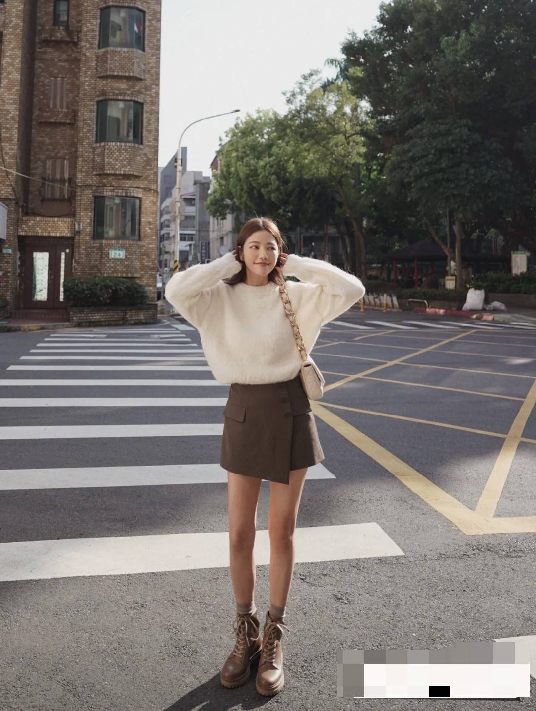 Chanel chunky chain bag สวยฟาดย้อนยุคความหรู ในราคาที่จับต้องได้ กับกระเป๋าสะพายไหล่ ไซส์กำลังสวย โดดเด่นด้วยสายสะพายโซ่สลับหนังเส้นใหญ่ ทนทาน ดูแพง