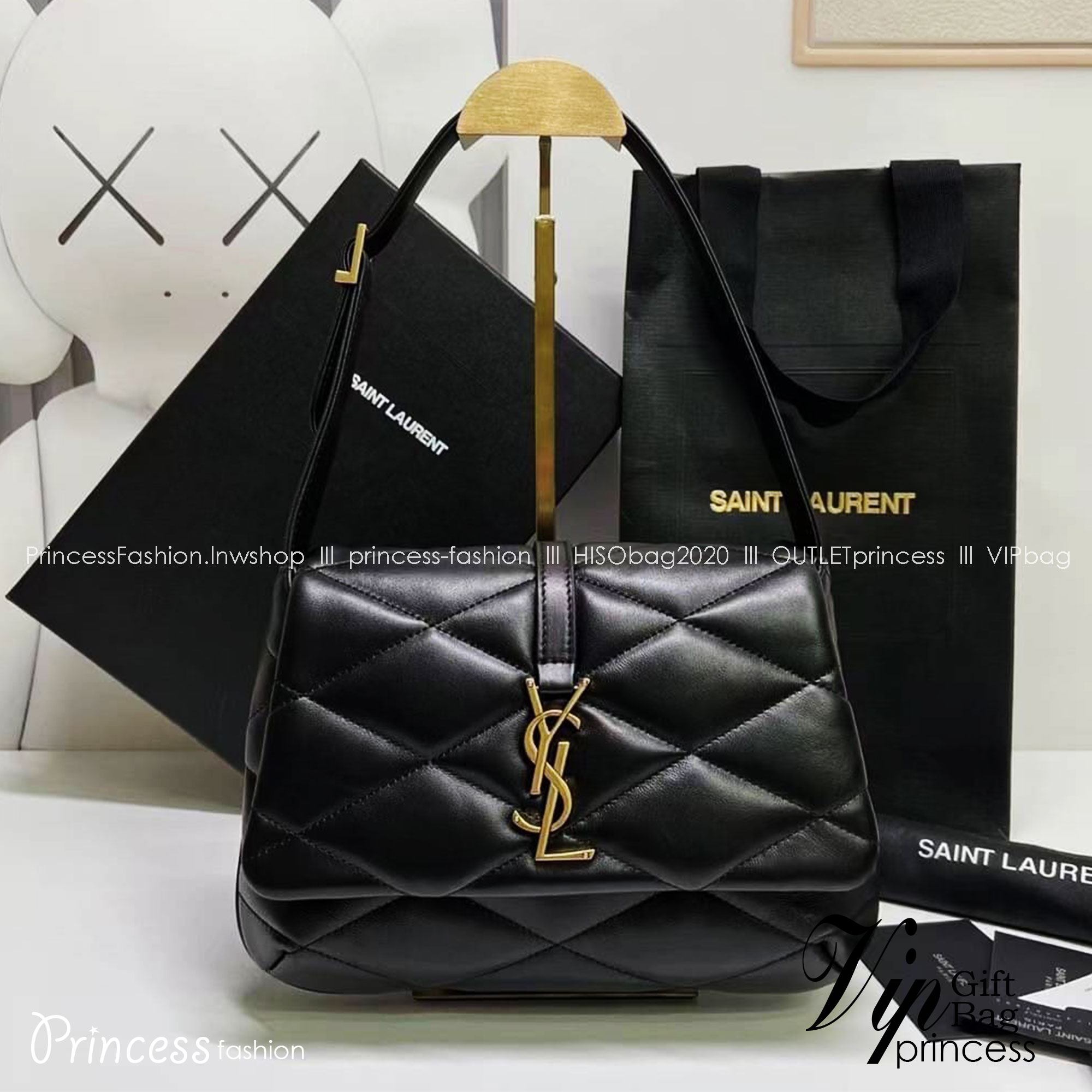 YSL le 57 hobo bag in quilted lambskin / YSL puffer handbag กระเป๋าถือหรือสะพายไหล่รุ่นใหม่ วัสดุหนังสัมผัสนิ่มมืออย่างดี ดีไซน์เรียบหรู ภายในโล่งกว้าง สามารถจุของสำคัญได้อย่างครบถ้วน ใบจริงหรูหรา ดูแพง มีไว้ติดบ้านสักใบ ยังไงก็คุ้มค่าจ้า