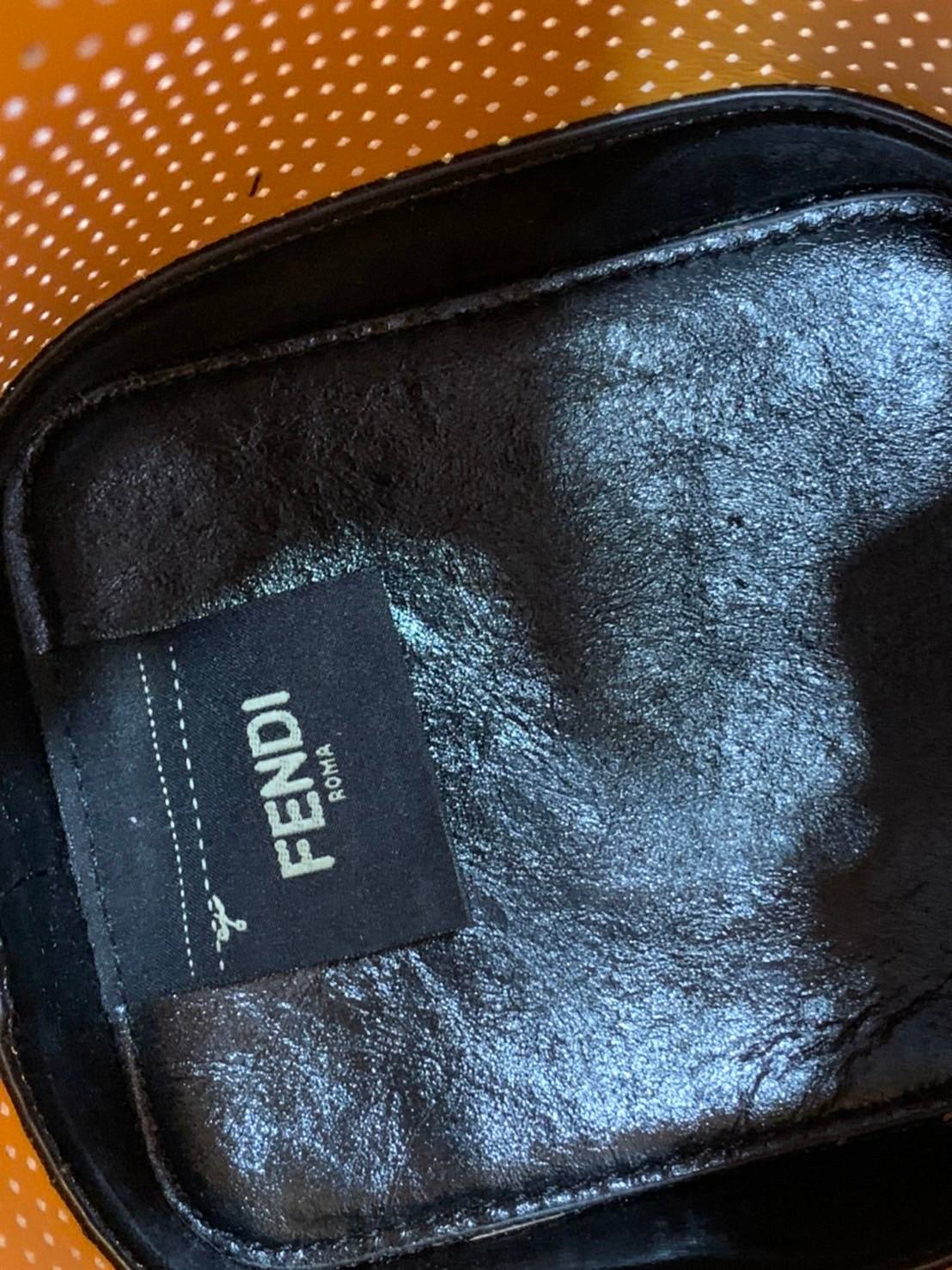 FENDI Mon Tresor mini bucket bag กระเป๋าถือทรงขนมจีบสุดคิ้วท์ หรือสะพายไหล่ วัสดุหนังแท้อย่างดี รุ่นใหม่ล่าสุด สวยหรู ดูแพง คุณนายสุดไปเลยค่า ถือแล้วสวยมากๆ จุของได้กำลังดี ทรงนี้ต้องมีติดตู้ไว้สักใบนะคะ!