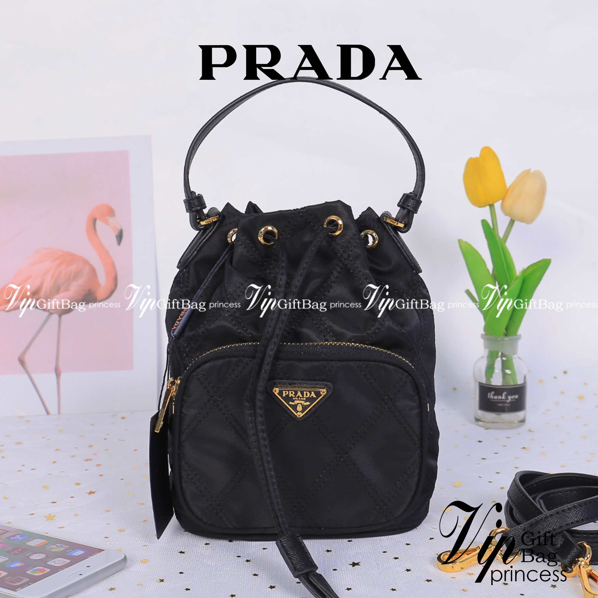PRADA DRAWSTRING BAG WITH STRAP VIP / PRADA BUCKET BAG / prada bag nylon กระเป๋าสะพายทรงจีบ วัสดุ Nylon ลายตาราง คุณภาพดี ขนาดกำลังดี ด้านหน้ามี 1 ช่องซิป โลโก้แบรนด์ หัวซิปและอะไหล่ปั๊มแบรนด์ น้ำหนักเบา ด้านในเป็นช่องโล่งกว้าง ซับในพิมพ์ลายแบรนด์สวย ตามแ