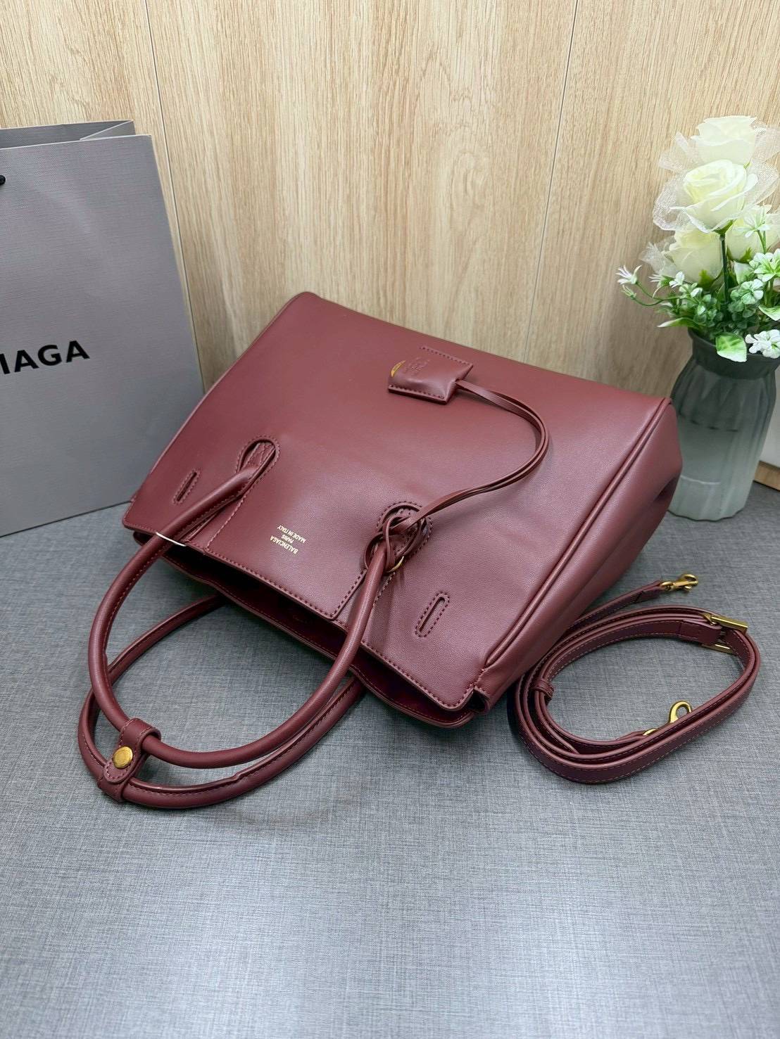 ORI หนังแท้ | Balenciaga Carry All Hampton Bag / Balenciaga Tote Bag 33cm กระเป๋าสะพายทรงโท้ท ภายในโล่งกว้าง ดีไซน์เรียบง่าย เรียบหรู