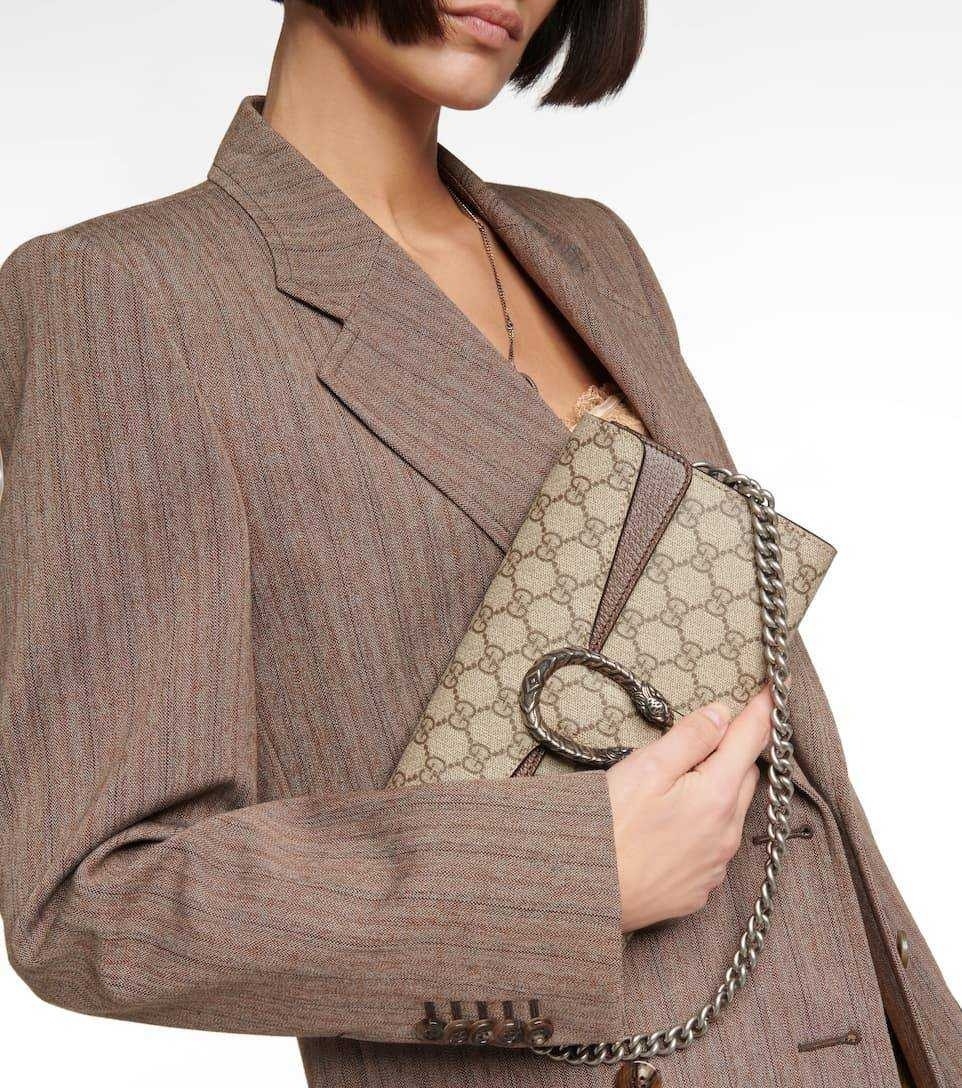 GUCCI Dionysus GG small shoulder bag กระเป๋าถือ กระเป๋าสะพายทรงสวย หรูหรา และดูแพง มาพร้อมสองสายสายพายให้เลือกปรับใช้งาน ถอดออกได้ทั้งสองสาย ถือเป็นครัชเก๋ๆได้ ดูดีมากๆ