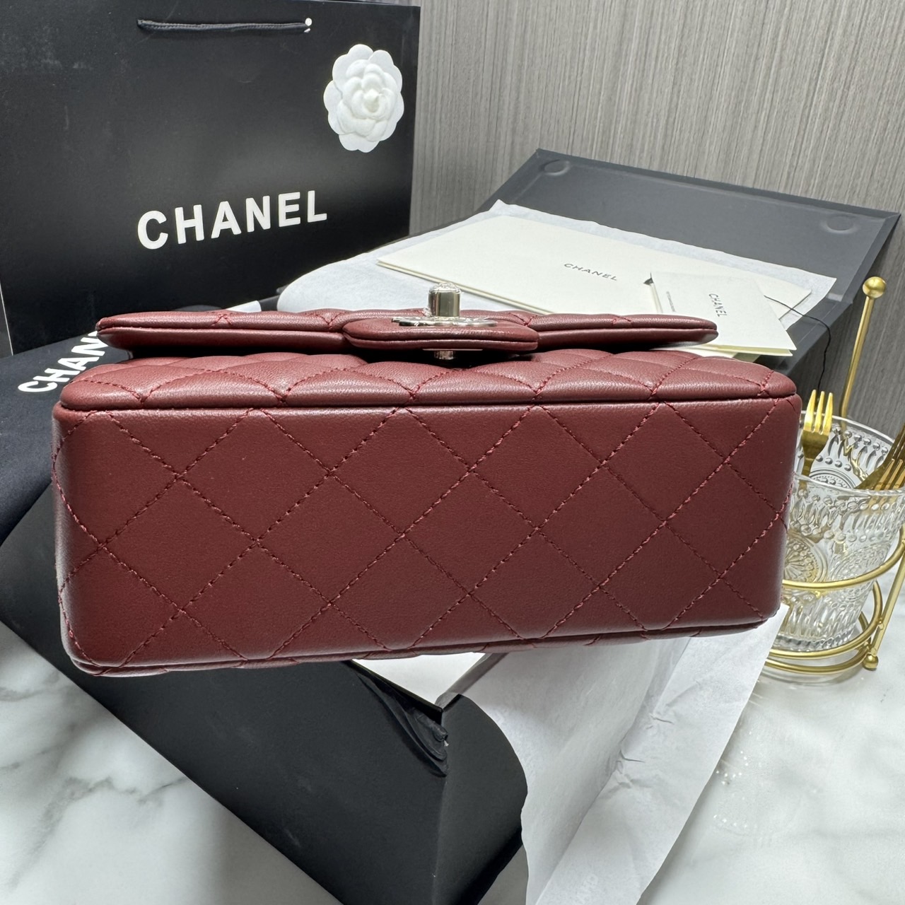 ORI | หนังแท้ Chanel Mini Classic Handbag With Top Handle กระเป๋าสะพายรุ่นคลาสสิกพร้อมหูจับถนัดมือ สวยเรียบหรู 🤍 สินค้าเกรดออริจินอล เทียบแท้