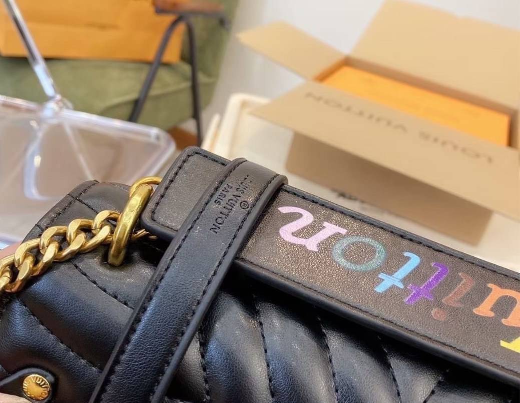 หนังแท้ LOUIS VUITTON New Wave black quilted leather bag พร้อมส่งที่ไทย ภาพสินค้าถ่ายจากงานขายจริง ใช้งานต่างประเทศได้