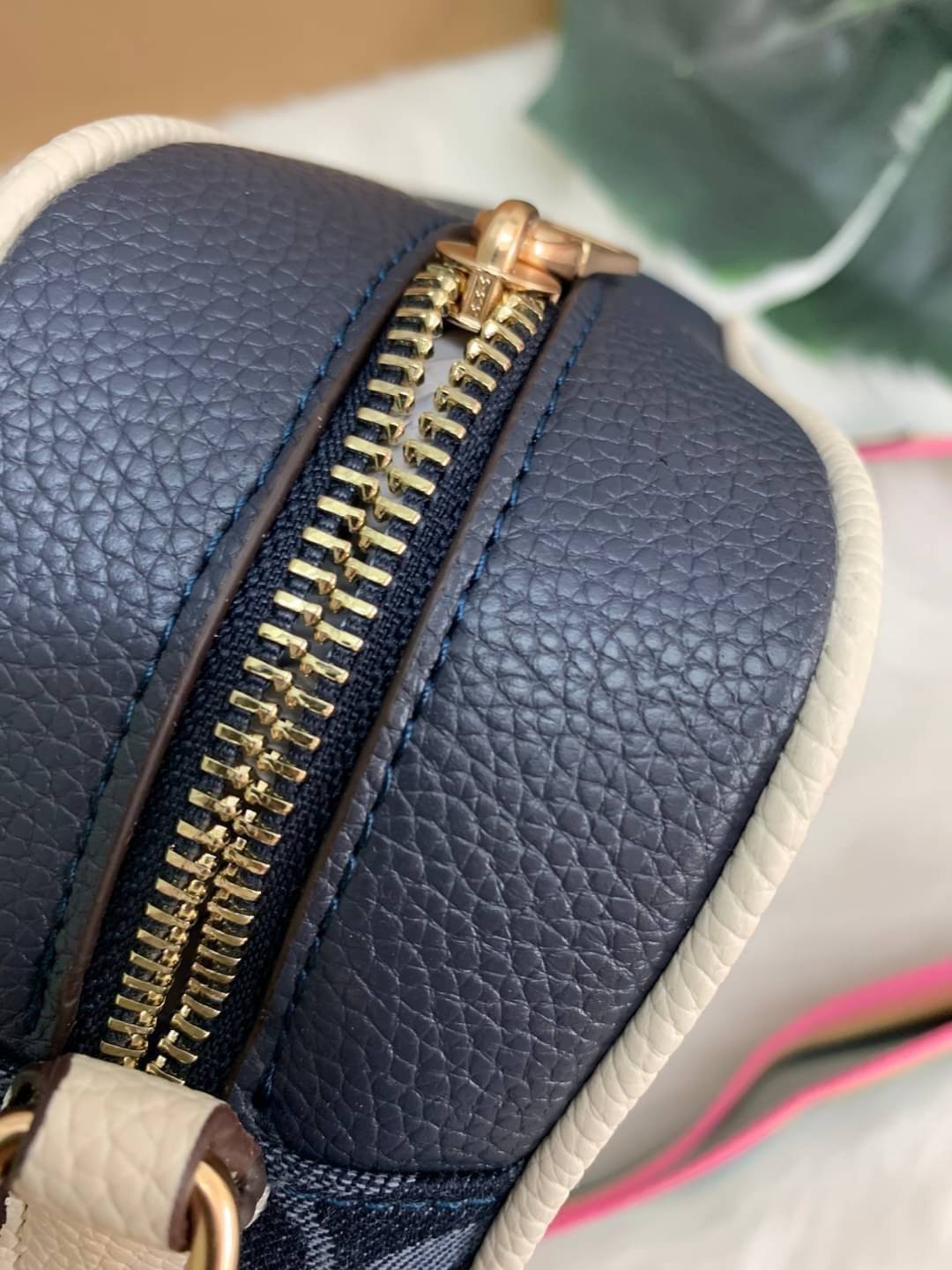 OUTLET 】COACH LADIES GENUINE CAMERA CLASSIC BAG ((2822)) ✔️สินค้าปกติตามเงื่อนไขทั่วไปค่ะ!! พร้อมส่งที่ไทยค่ะ! กระเป๋าสะพายแบบครอสบอดี้ร์ หนังแท้+ผ้าjacquard ทอลายแบรนด์ สวยงามมากๆค่ะ