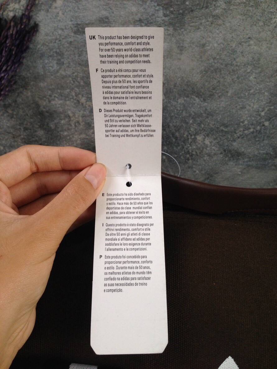 Adidas Travel Canvas Bag กระเป๋าเดินทางทรงหมอน ดีไซน์ sport วัสดุ canvas ด้านหน้าสกรีนแบรนด์ น้ำหนักเบา หูหิ้วมีหนังจับถนัดมือ ซิปแบรนด์ ช่องหลักเปิดปิดด้วยซิป ภายในกว้างใส่เสื้อผ้าได้ มีช่องเล็ก มาพร้อมสายยาว ถอด ปรับได้ค่ะ