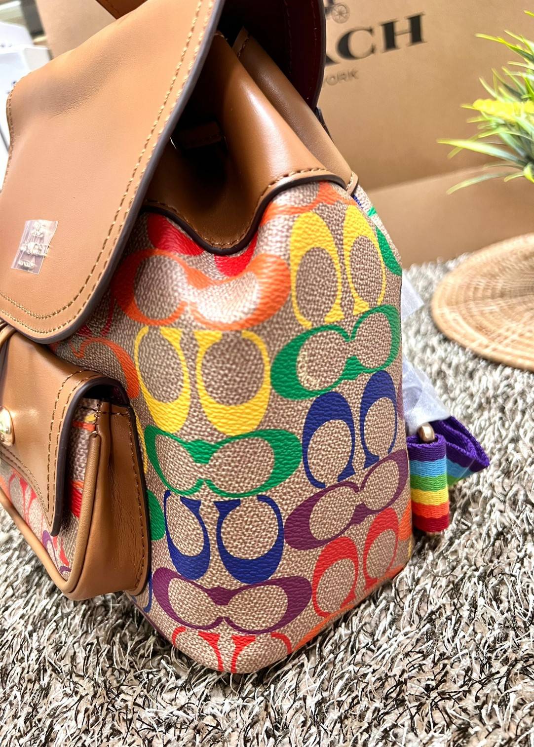 COACH PENNNIE BACKPACK IN RAINBOW SIGNATURE ((C4097)) สวยจึ้งมากแม่ ห้ามพลาด ต้องมีค่ะ! พร้อมส่งค่ะ ล่าสุด กับกระเป๋าสะพายหลังมีหูหิ้ว หนังแท้นิ่มอย่างดี ลายCทั้งใบแบบสีรุ้งสดใสมาเลย สวยมากๆค่ะ