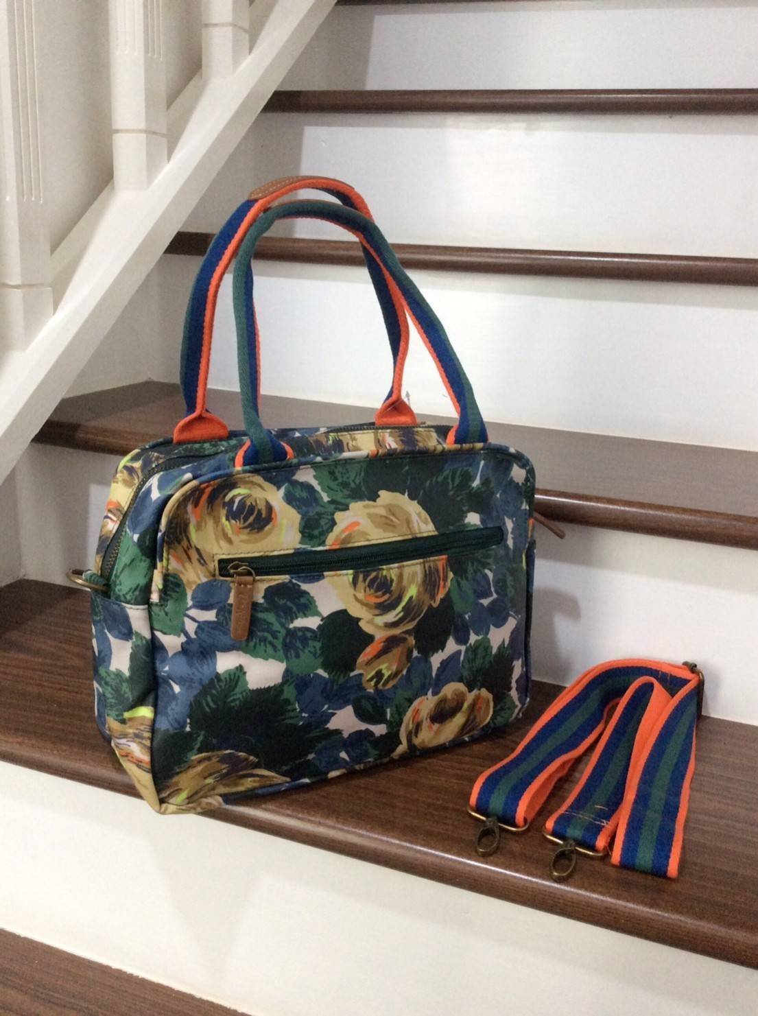 Cath Kidston Matt Oilcloth Busy Bag Handbag Crossbody Dimension: 34 x 22 x 12 cm / Strap 120 cm 2 way use, either use as a handbag or a cross body bag Waterproof matt oilcloth surface 2015AW Season's Oxford Rose Print in Deep Blue Colour