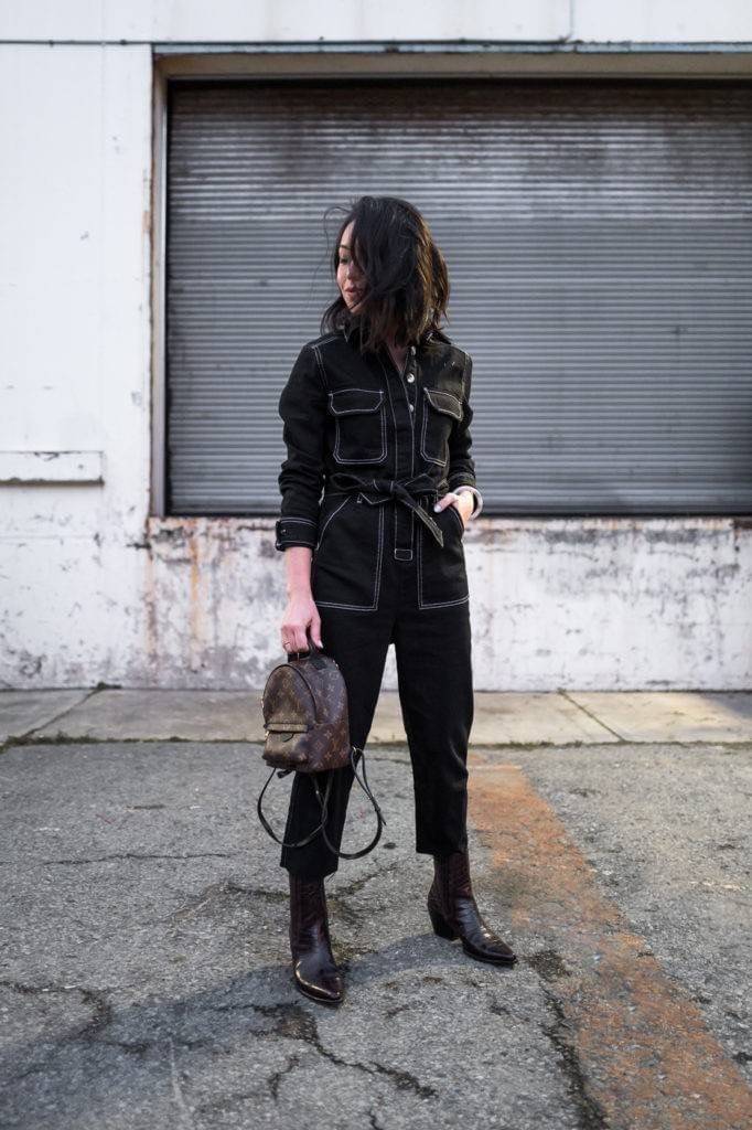 LV Backpack Size Mini | สายสะพายเล็ก ถอดได้ LV palm springs New in!! เข้าแล้วกับไอเท็มยอดฮิต หรูหราพร้อม box set สุดสวย ที่สุดของความคุ้มค่า LV palm springs กระเป๋าแบ็คแพ็ค มาให้เลือก 2 ไซส์ ขายดี วัสดุหนังแคนวาสคุณภาพดี มีช่องซิปแบ่งสัดส่วน ใบเล็กสายวะพา