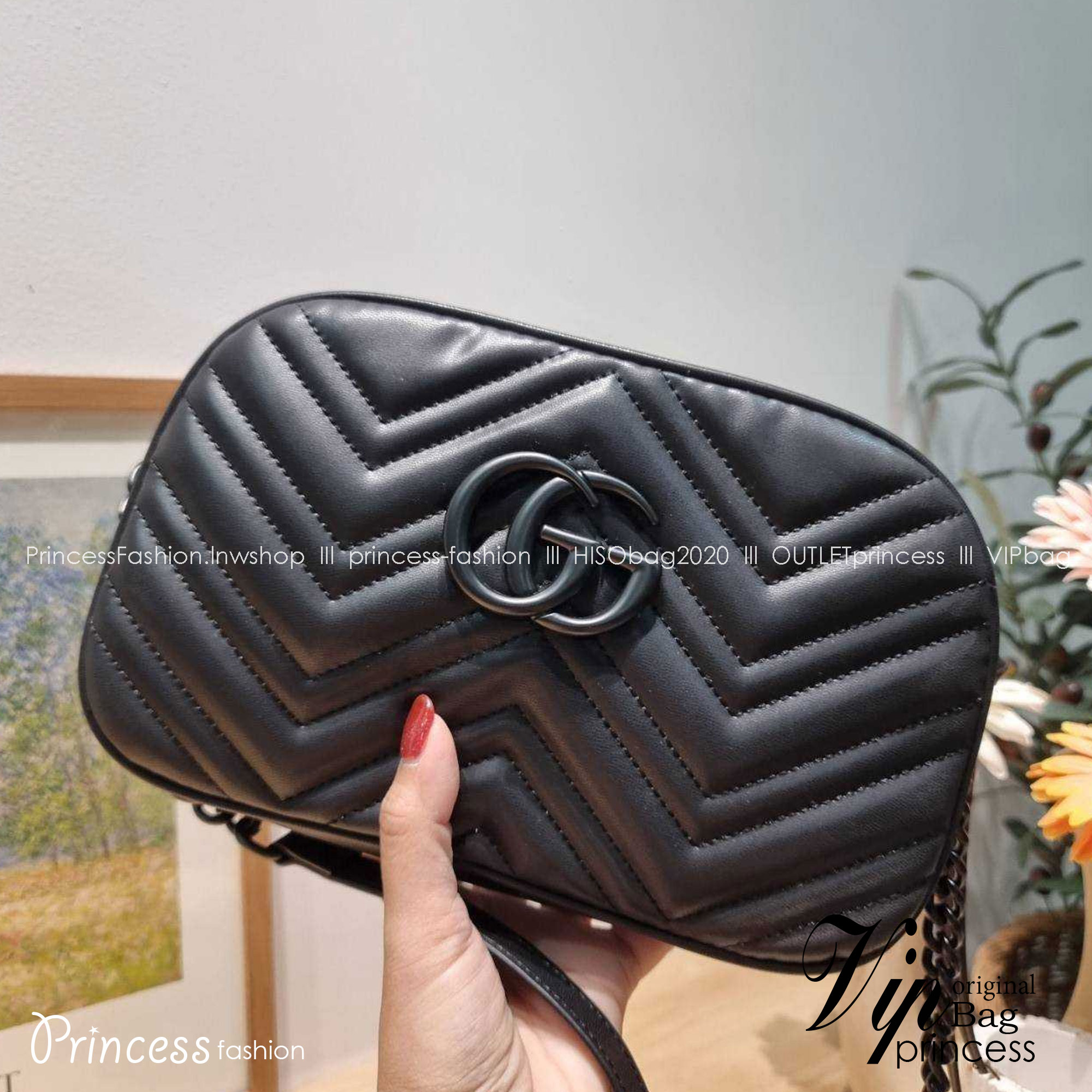 GG MARMONT SMALL SHOULDER BAG 🖤 อีกหนึ่งรุ่นในตำนาน ฮิตไม่เลิก กับกระเป๋าสะพายข้างรุ่นคลาสสิค รูปทรงกล่อง สวยใช้งานสะดวก อะไหล่สีดำดูแพง สะพายขับผิว