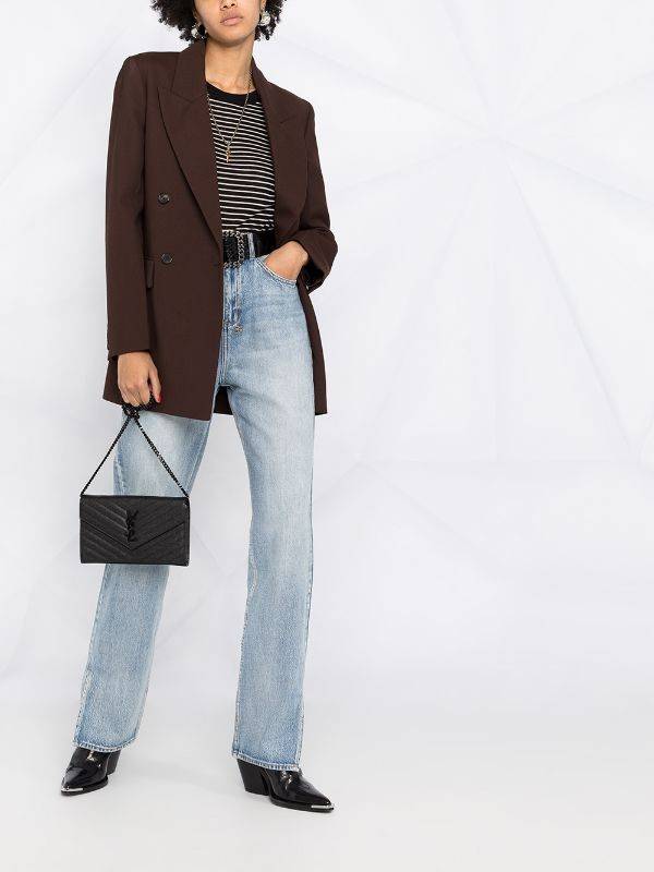 ไม่เคยผิดหวังจริงๆ!! กับรุ่นที่สาวๆรู้กัน Yves Saint laurent clutch bag with chain กระเป๋าสะพายทรง woc สุดฮอต ดีไซน์เรียบหรู โดดเด่นด้วยโลโก้ด้านหน้า เพิ่มดีเทลความผู้ดี วัสดุหนัง pepble ทนทาน ใช้งานง่ายเพียงแค่เปิด-ปิดด้วยกระดุมแม่เหล็ก ภายในแบ่งสัดส่วนไ