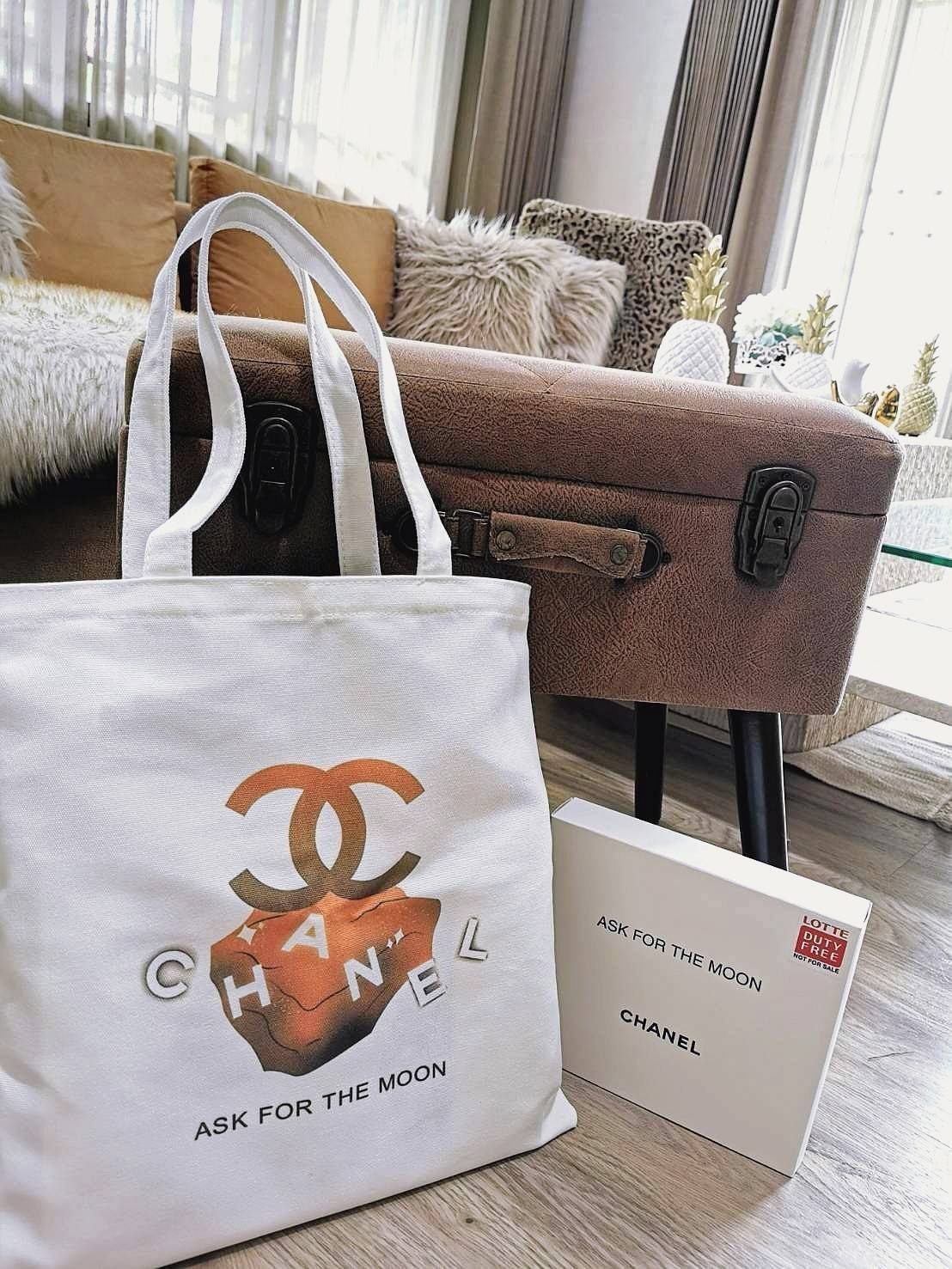 Chanel Canvas Shopping Bag VIP Gift With Purchase (Event-GWP) พรีเมี่ยมกิ๊ฟรุ่นใหม่ล่าสุดคอลเลคชั่น Chanel Nº5 Holiday "Ask for the moon" จาก Chanel Perfume Counter Duty Free ขนาดใหญ่กำลังดีวัสดุ Canvas เนื้อหนาสกรีนแบรนด์ทั้ง2ด้านอย่างดี จุของไ