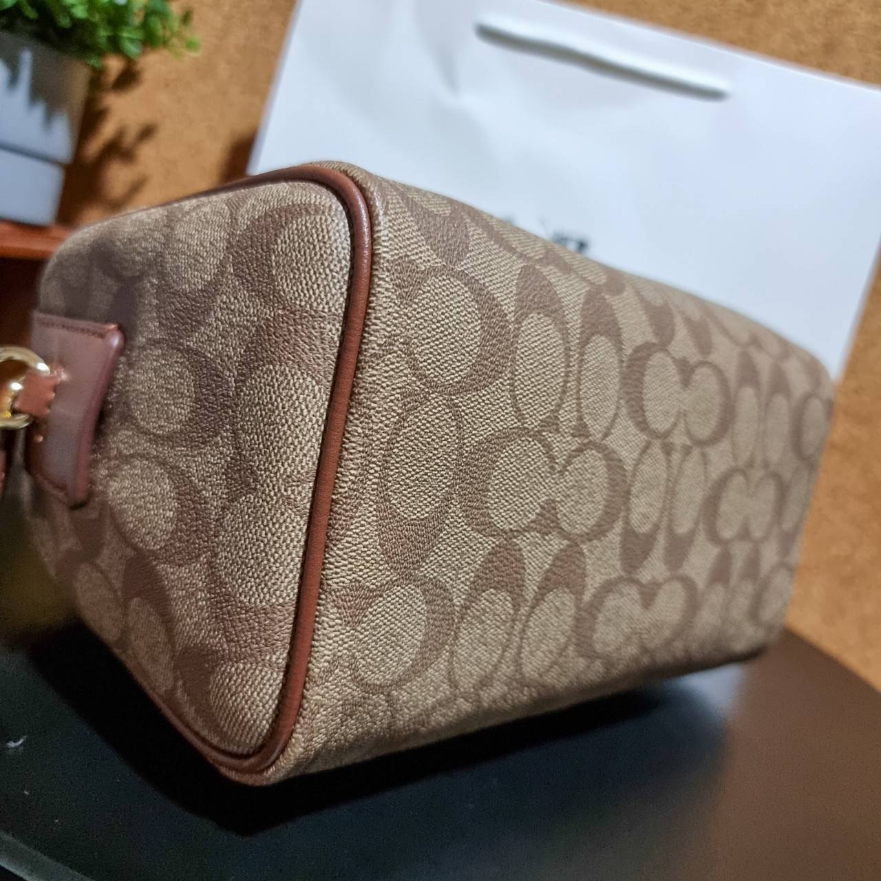 OUTLET ของแท้ 💯% 】COACH F32203 MINI BENNETT SATCHEL IN SIGNATURE CANVAS กลับมาอีกครั้ง!! กับกระเป๋าทรงหมอนยอดฮิต 🥳 มีกี่สีก็ขายหมด วัสดุหนังแคนวาสเคลือบลาย ทรงสวยใช้งานได้ทุกโอกาส