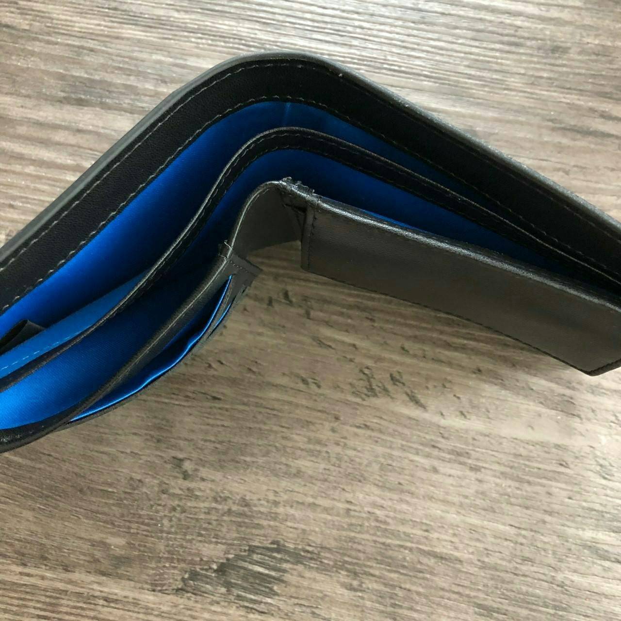 LACOSTE Short Wallet with Key Set กระเป๋าสตางค์ใบสั้น Set สุดคุ้มมอบให้เป็นของขวัญหรือใช้เองก็แนะนำค่ะ