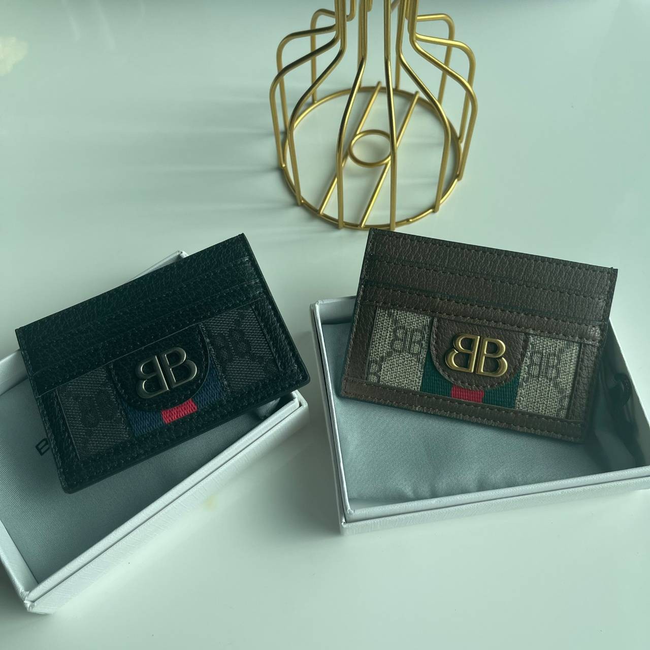 หนังแท้ Gucci X Balenciaga Card Holder The Hacker Project มาแล้วจ้า ฮิตมาก อย่าตกเทรนน้าา ใช้ได้ทั้งหญิงชาย งานหนังแท้สวยมากค่ะ ยิ่งใช้หนังยิ่งสวย พร้อมส่งที่ไทย ภาพสินค้าถ่ายจากงานขายจริง ใช้งานต่างประเทศได้