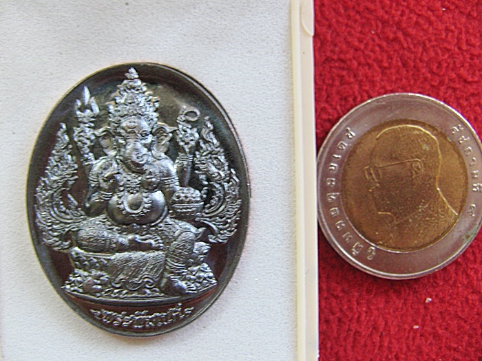 สินค้าหมดค่ะ เหรียญปั๊มพระพิฆเนศพิมพ์ใหญ่ รุ่นปฐมฤกษ์สร้างโรงพยาบาลวัดสมานรัตนาราม เนื้อทองแดงรมดำ พร้อมกล่องเดิมค่ะ