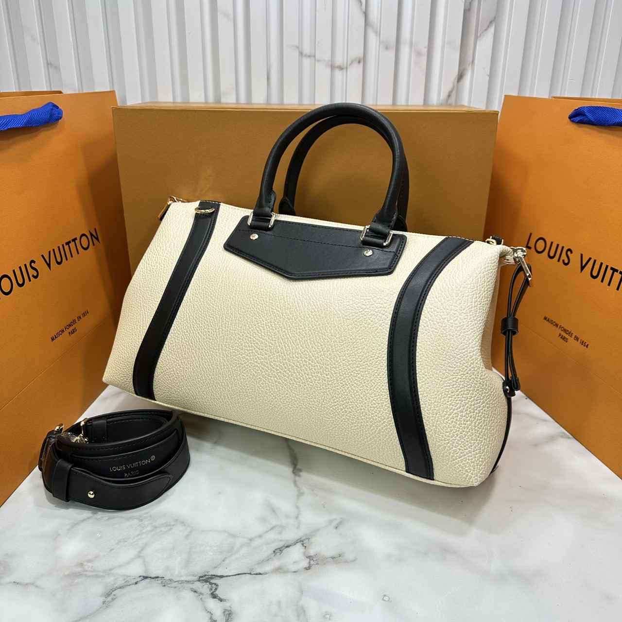 ORI หนังแท้ | LV Biker PM bag กระเป๋าสะพาย ใหม่ล่าสุดเปิดตัวโดดเด่นใน Spring -Summer 2025 ได้แรงบันดาลใจมาจากเสื้อแจ็คเก็ตไบเกอร์สุดไอคอนิก โทนสีคลาสสิกเหนือกาลเวลาไอเท็มหลักเปี่ยมสไตล์ประจำฤดูกาลนี้และในอนาคต