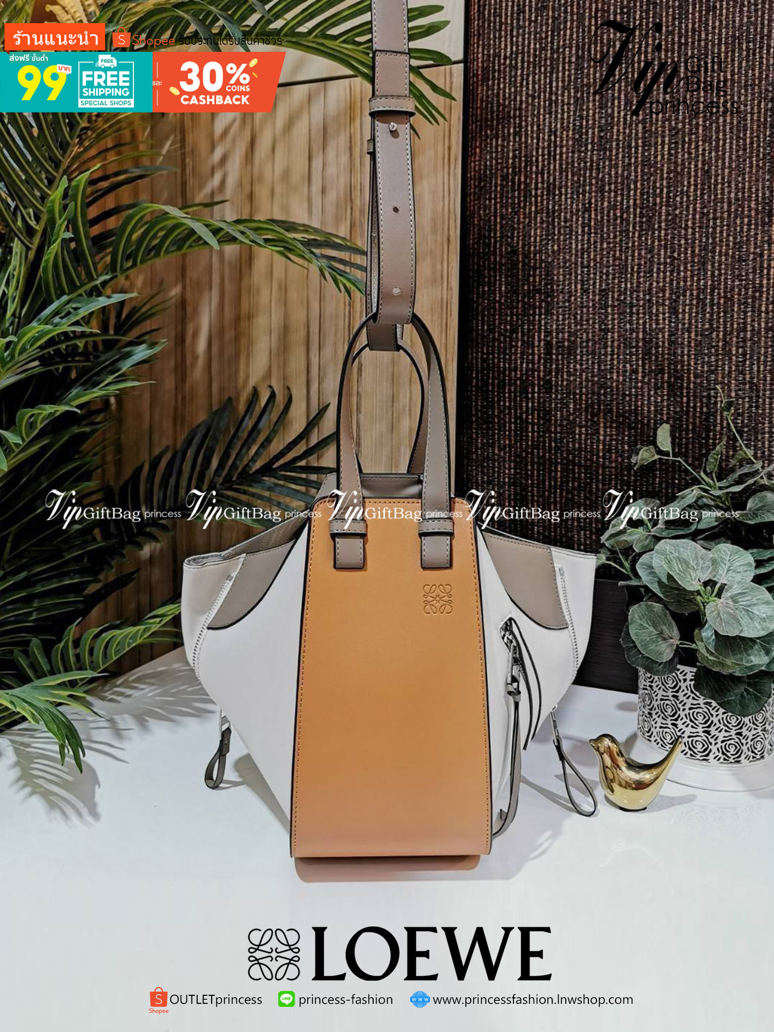 LOEWE HANDLE & SHOULDER BAG GIFT WITH PURCHASE GWP รุ่น Rare items สุดๆวัสดุหนังแท้ Calfskin หนังสวยดีไซน์มีเอกลักษณ์ ใบใหญ่กำลังดี น้ำหนักเบา สามารถปรับได้หลายทรง ด้านข้างมีซิปปรับขยายได้ ภายในโล่งกว้าง ใส่กระเป๋าสตางค์ กล้อง มือถือ ของใช้ได้เยอะ หูหิ้วห