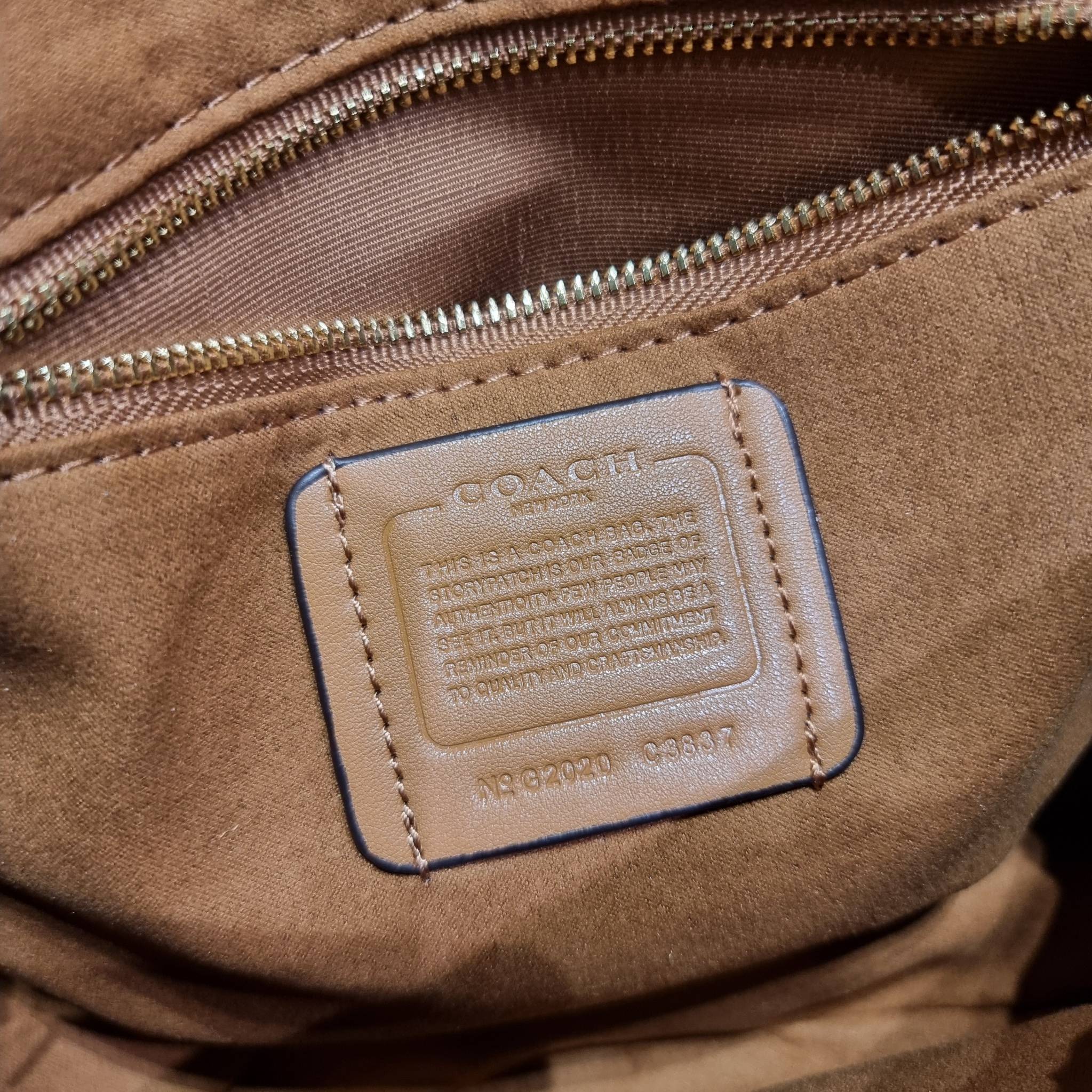 COACH C3837 BEAT SADDLE BAG WITH HORSE AND CARRIAGE PRINT The best item! ที่สาวๆรอคอย! ฮอตไฟลุก! สีหายาก ละมุนคุณหนู คอลเลคชั่นใหม่ ดีไซน์หรูหรา พิเศษมากๆมาพร้อมสายสะพาย 2 เส้น ใช้คู่กันหรือแยกสะพายก็สวยครบสูตร กระเป๋าสะพายทรง saddle คลาสสิค เปิด-ปิดด้วยก